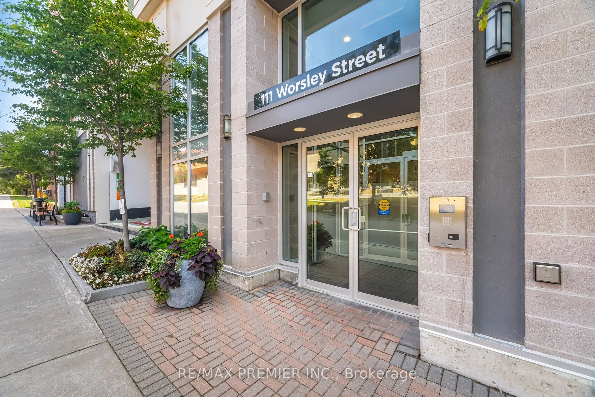 111 Worsley Street, #401