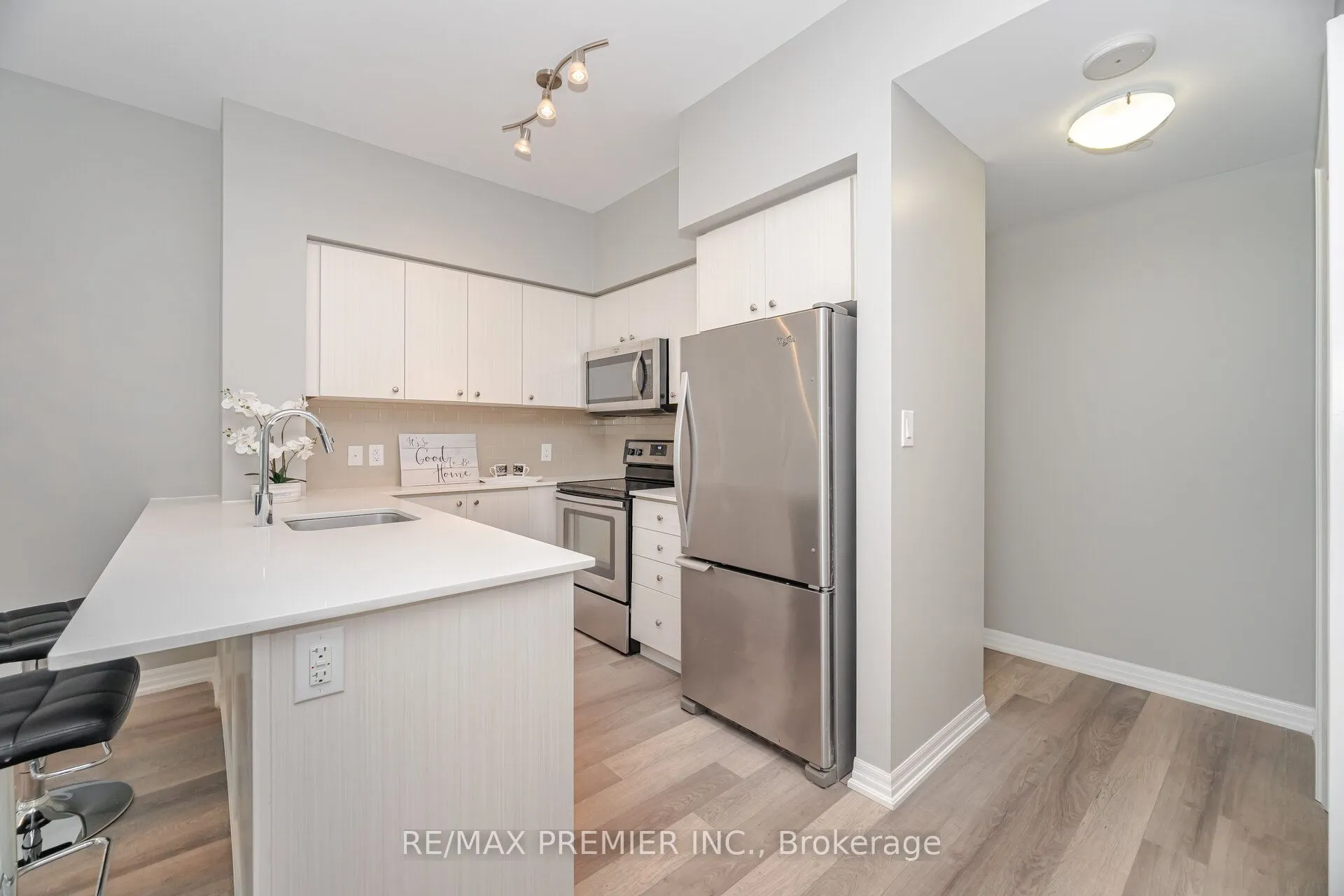 111 Worsley Street, #401