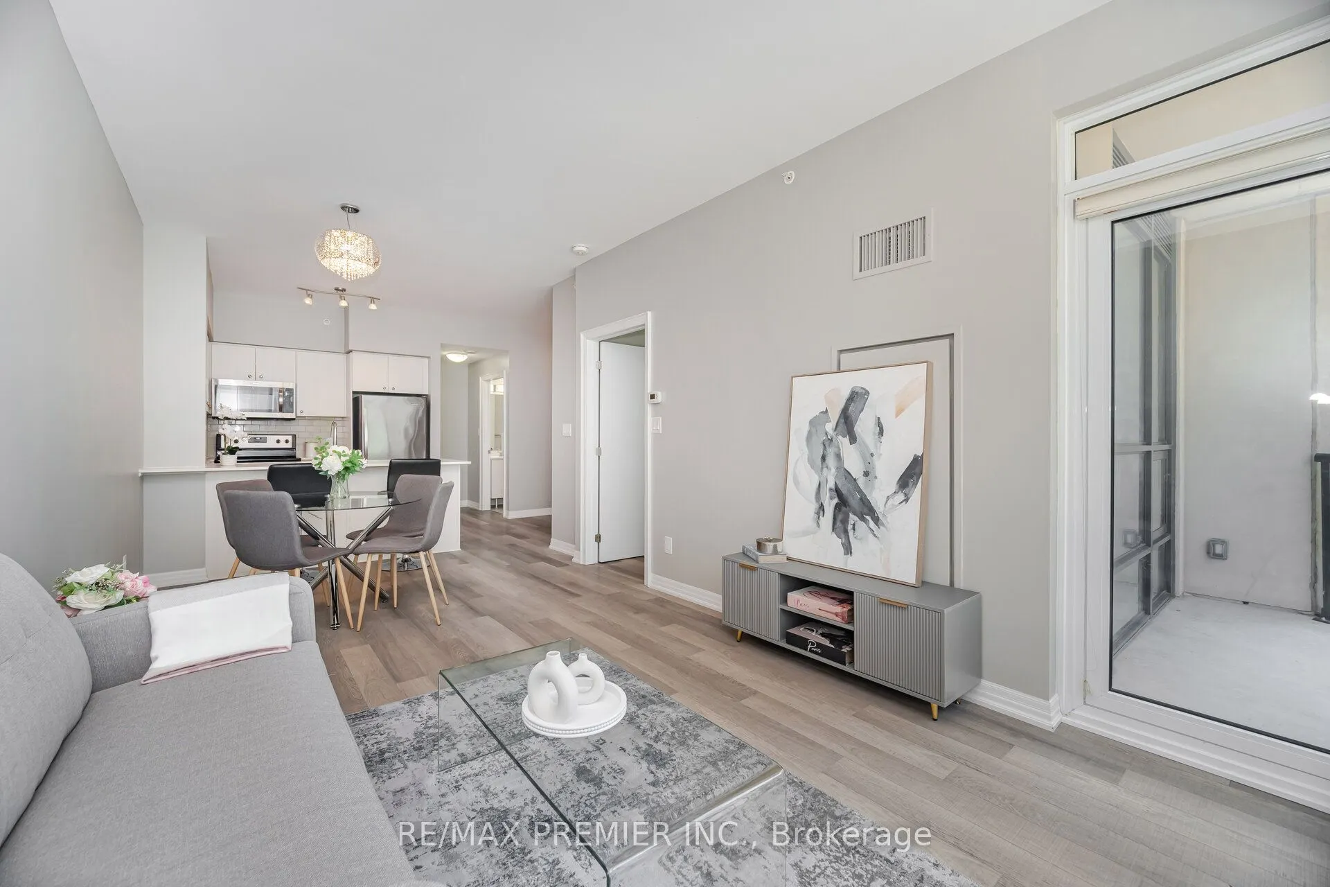 111 Worsley Street, #401