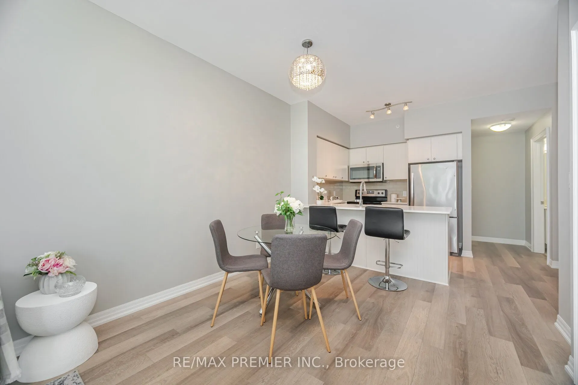 111 Worsley Street, #401