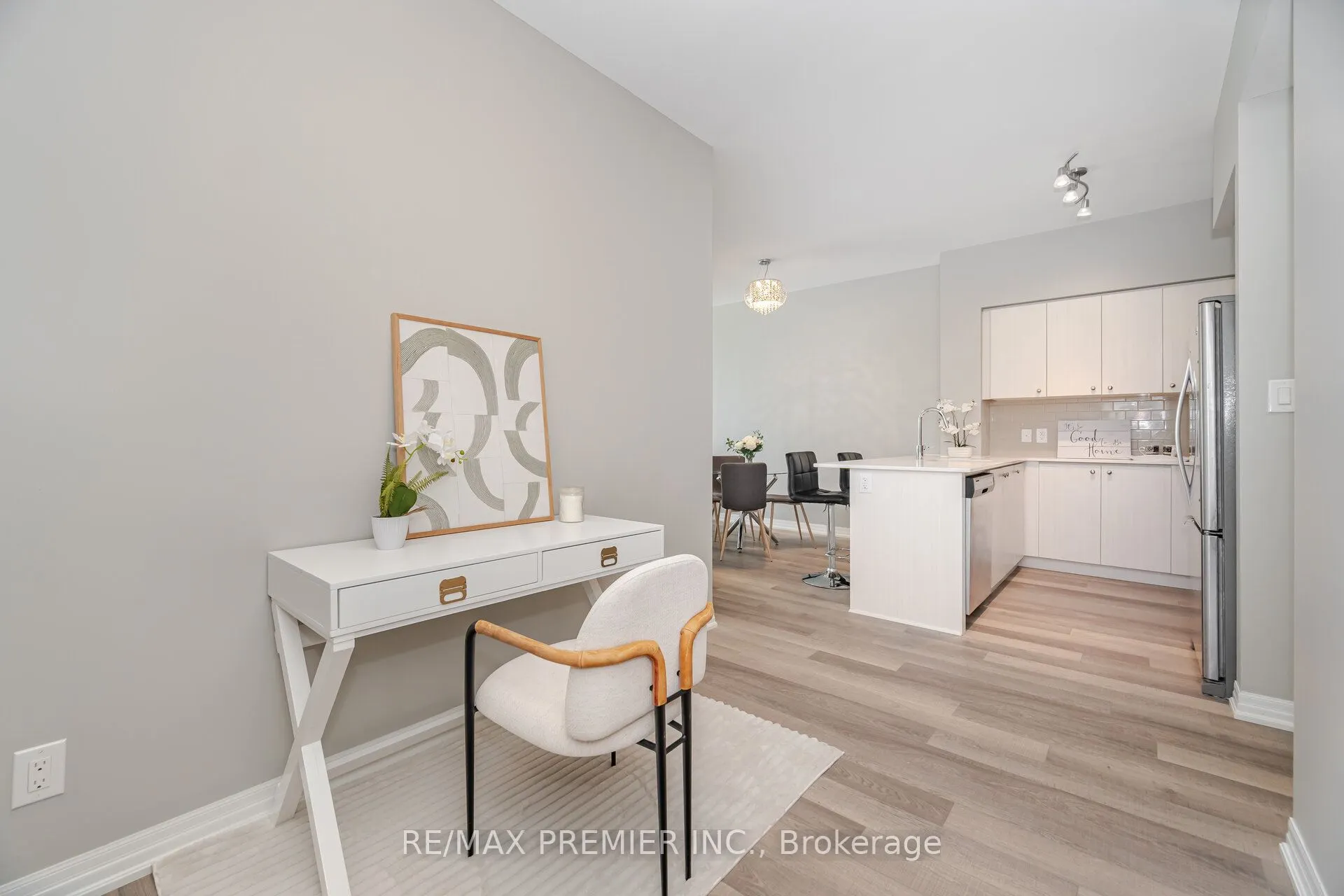 111 Worsley Street, #401