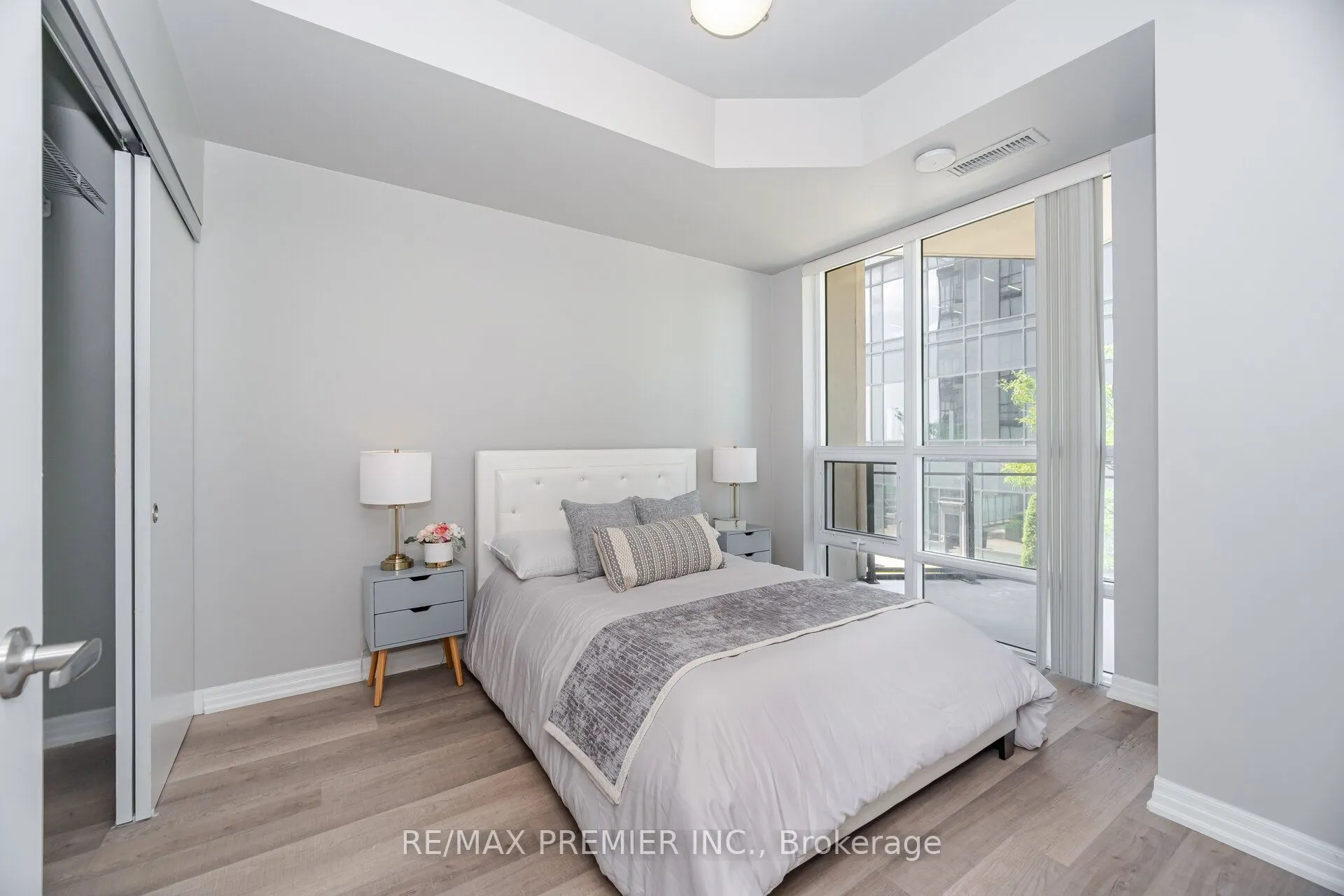 111 Worsley Street, #401