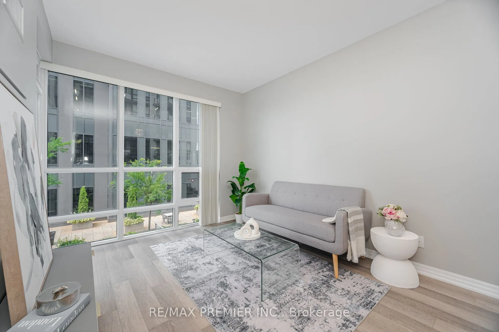 111 Worsley Street, #401
