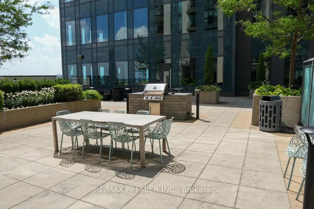 111 Worsley Street, #401