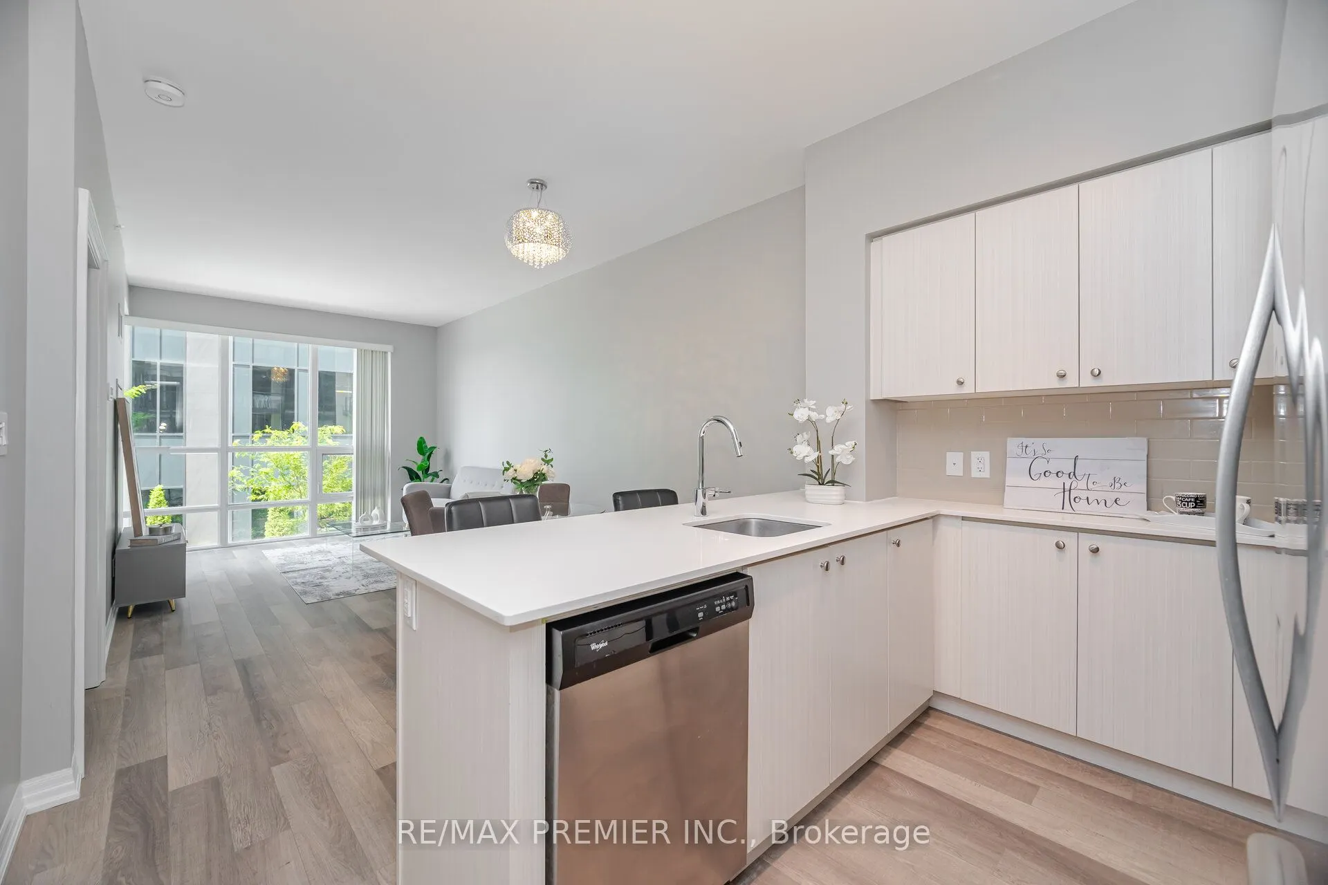 111 Worsley Street, #401