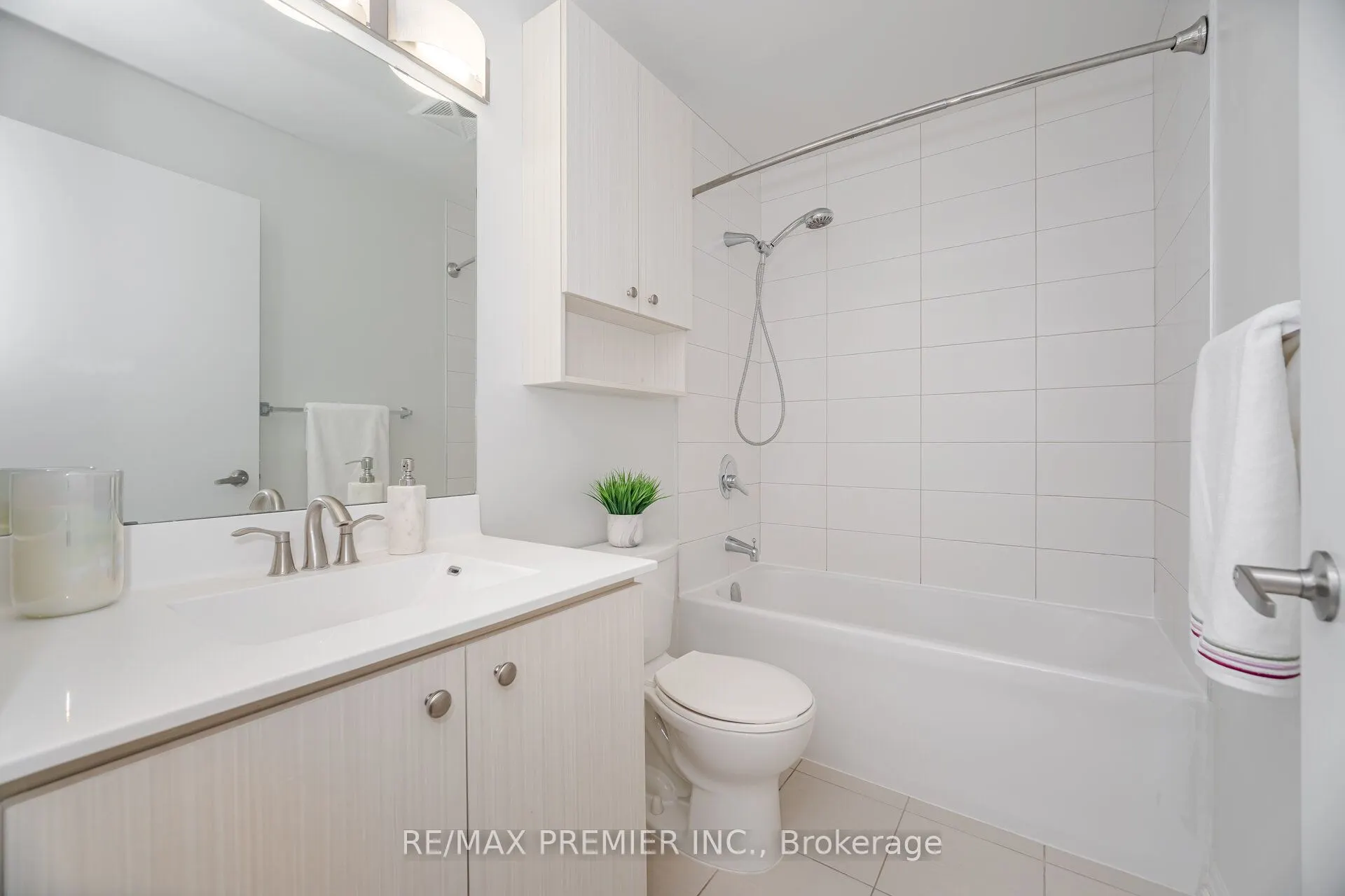 111 Worsley Street, #401