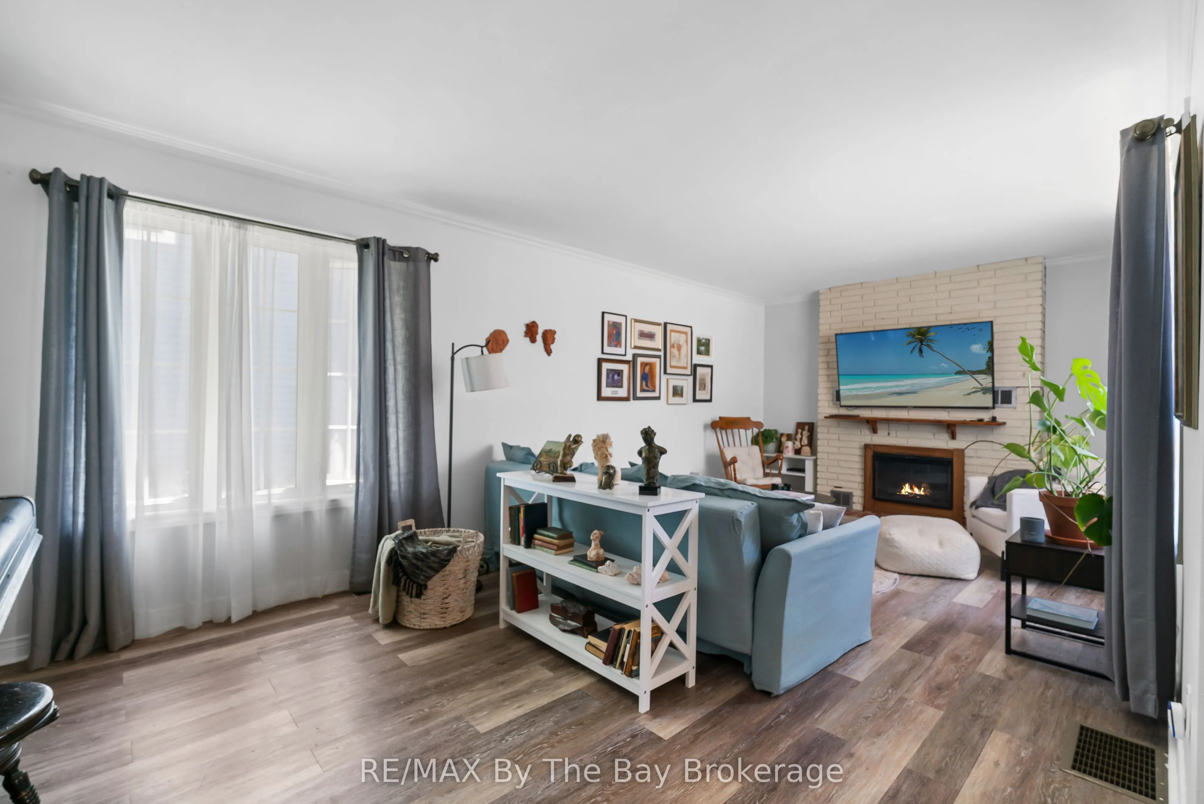 11 39th Street S