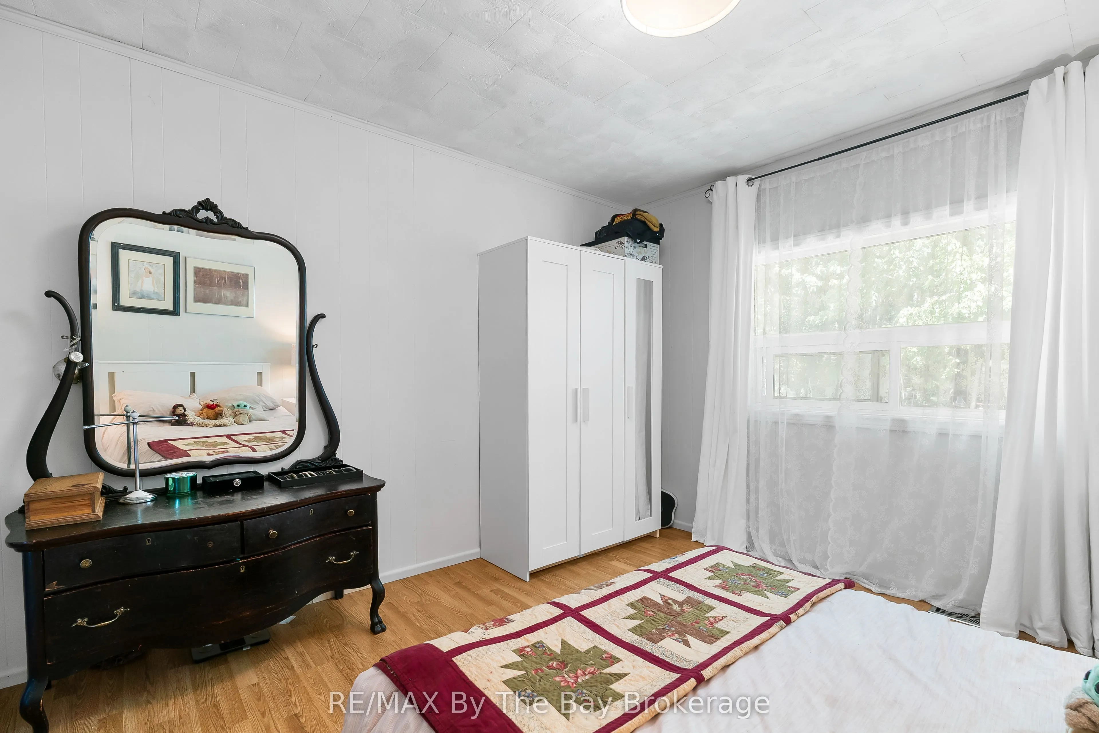 11 39th Street S
