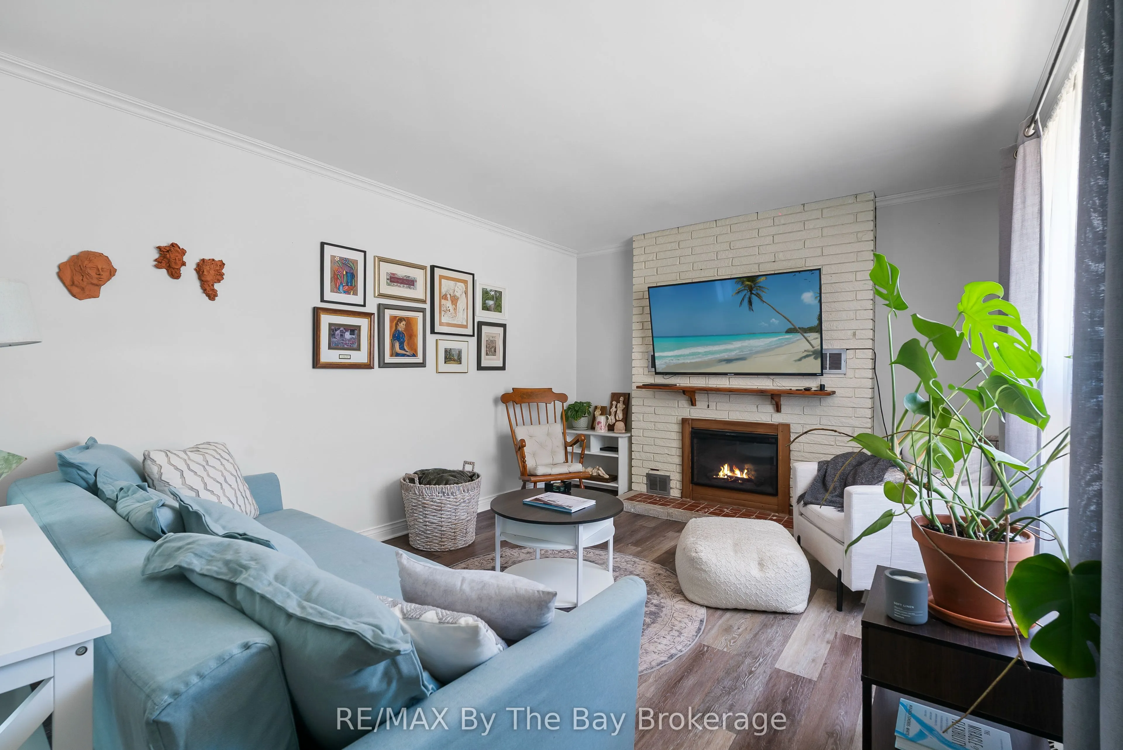 11 39th Street S