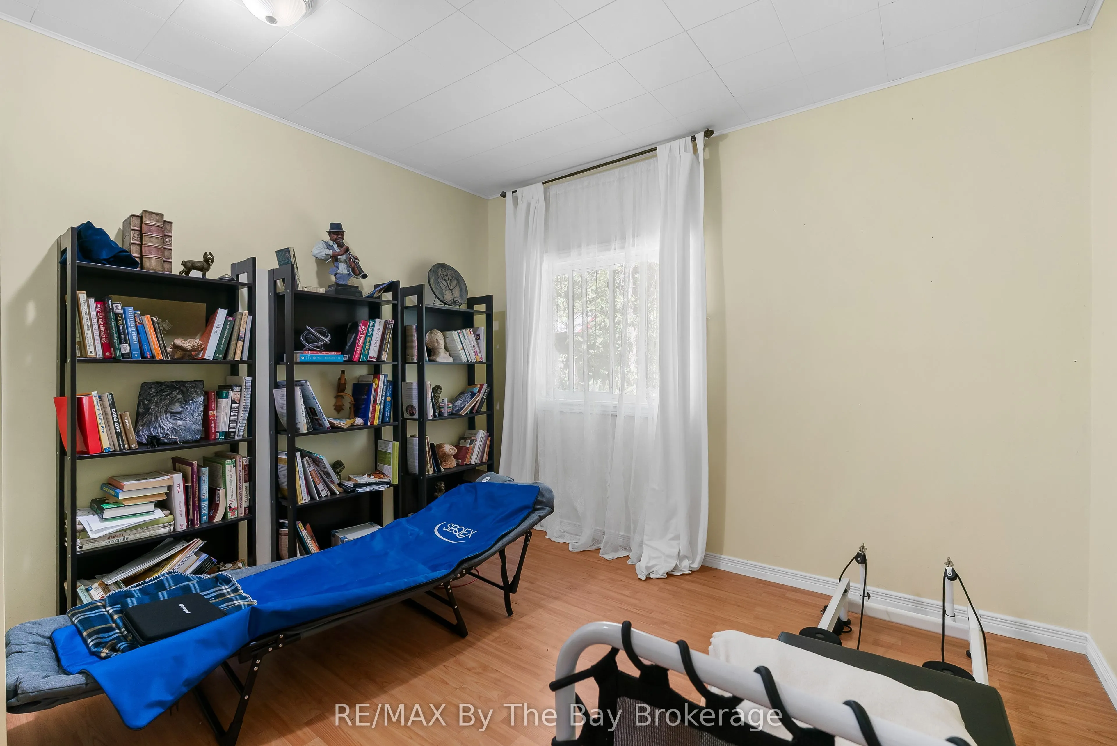 11 39th Street S