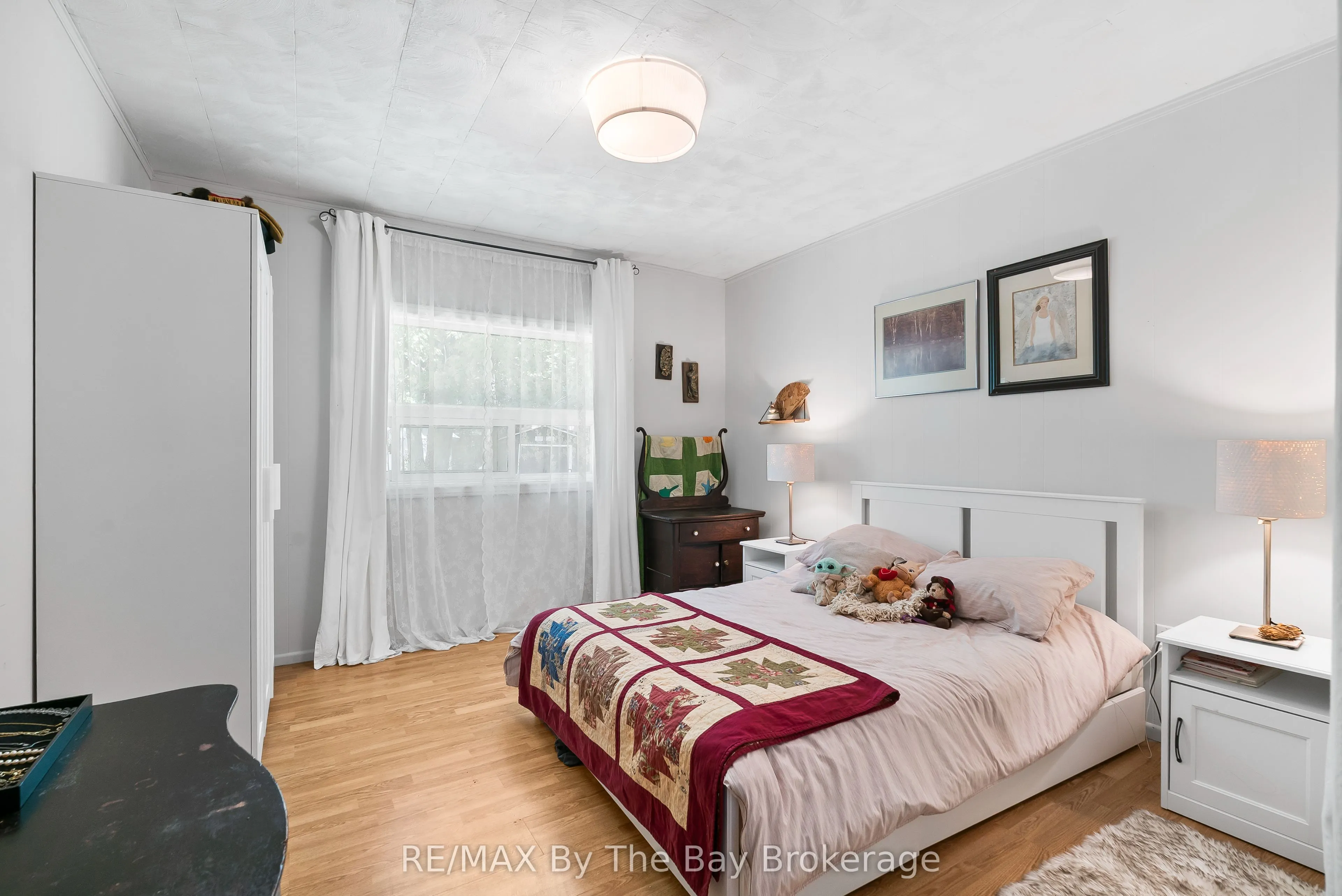 11 39th Street S
