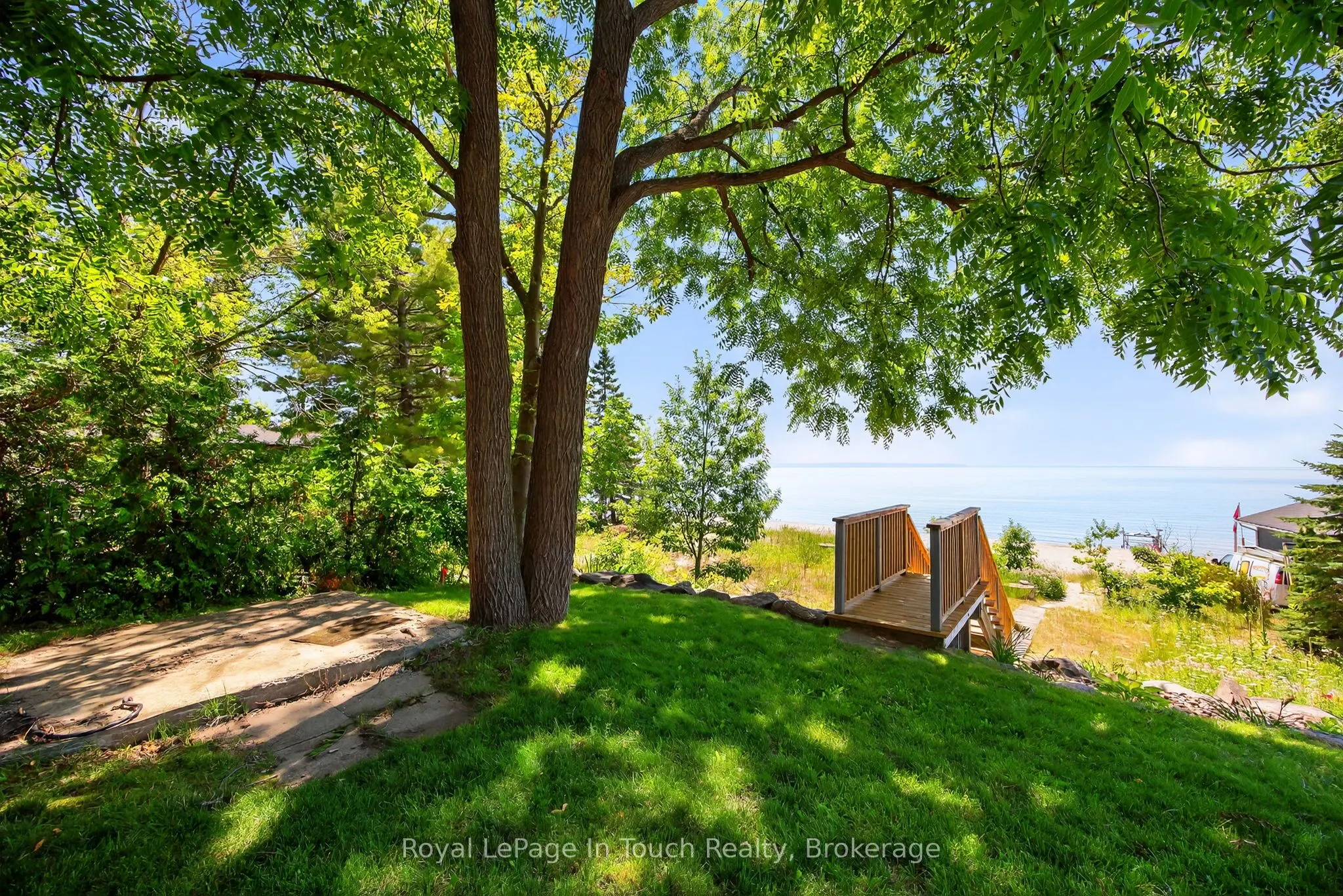 44 Tiny Beaches Road S