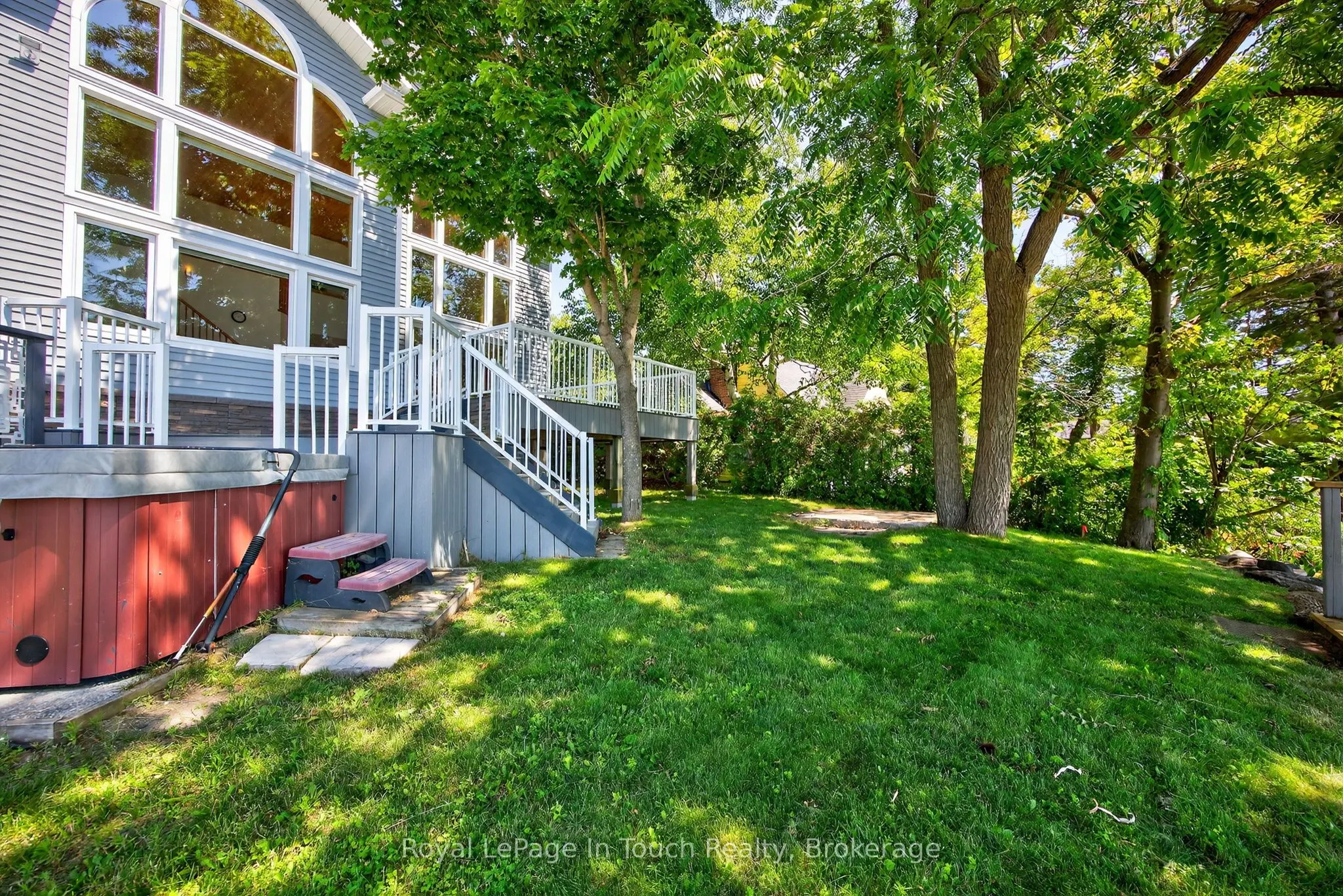 44 Tiny Beaches Road S
