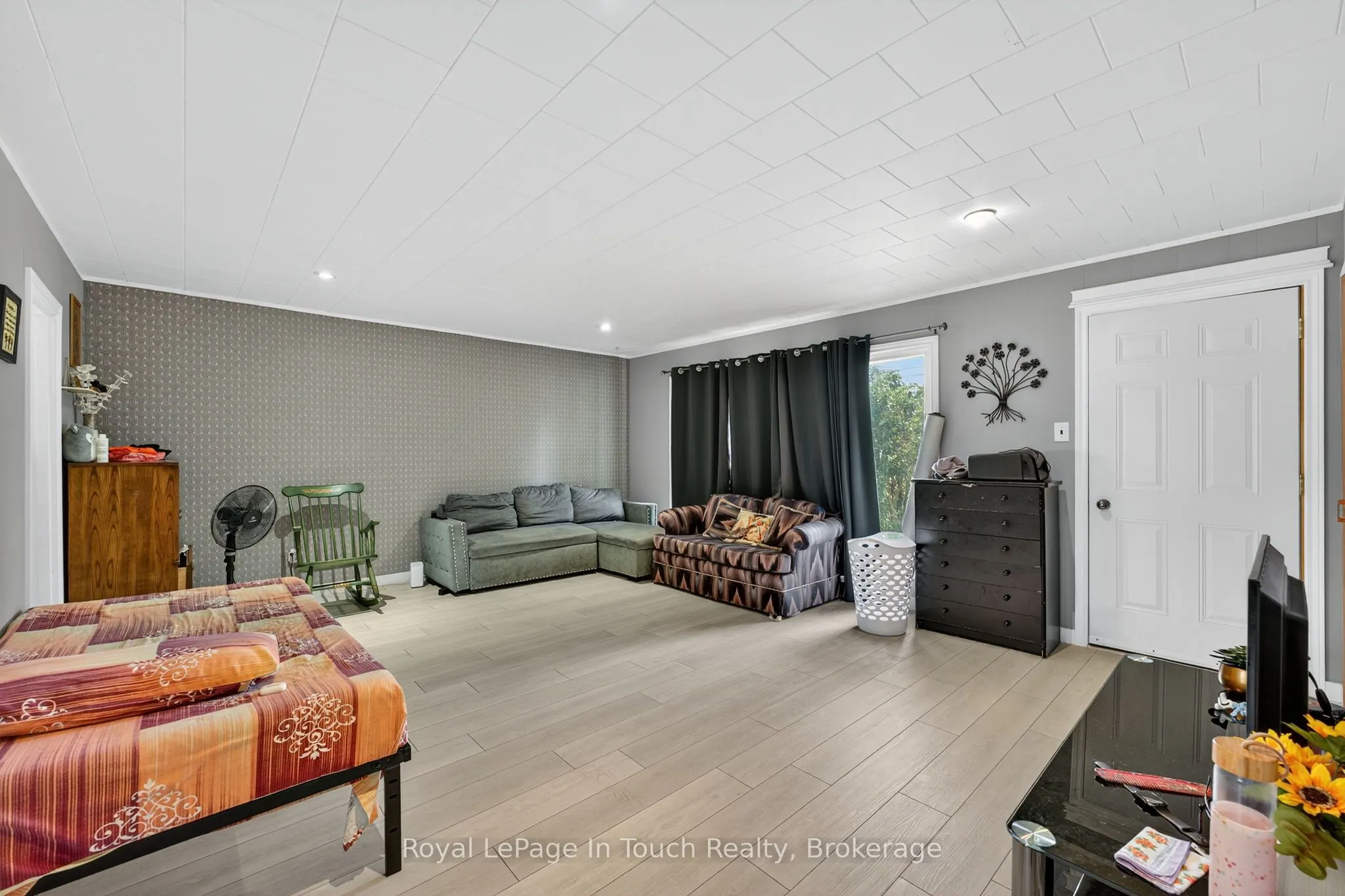 8906 County Road 93