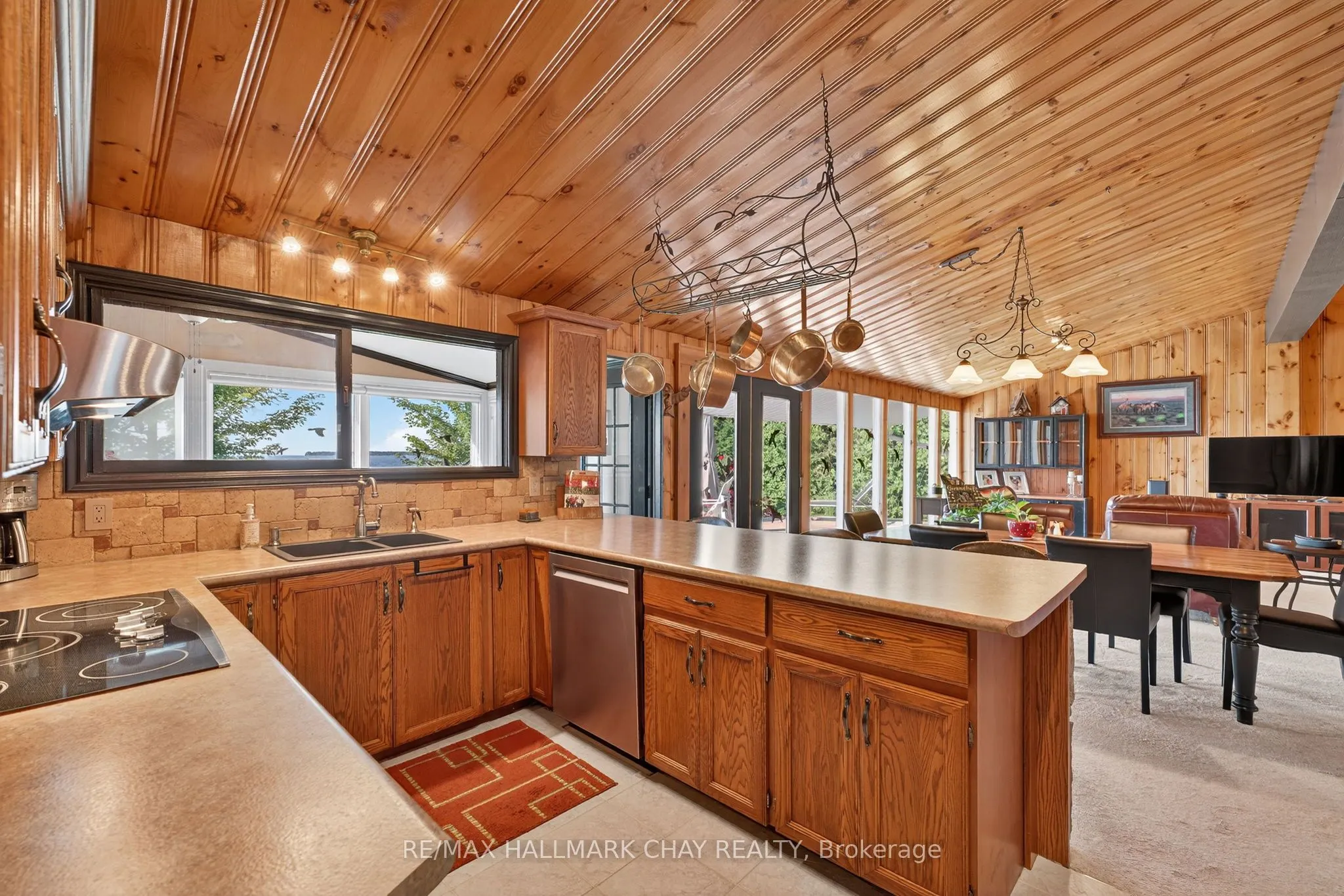 7 Lakeshore Road E