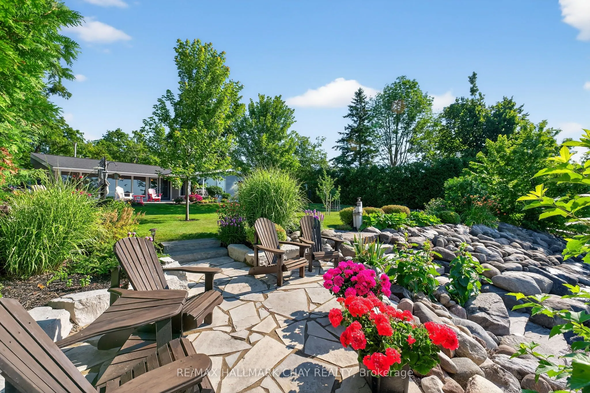 7 Lakeshore Road E