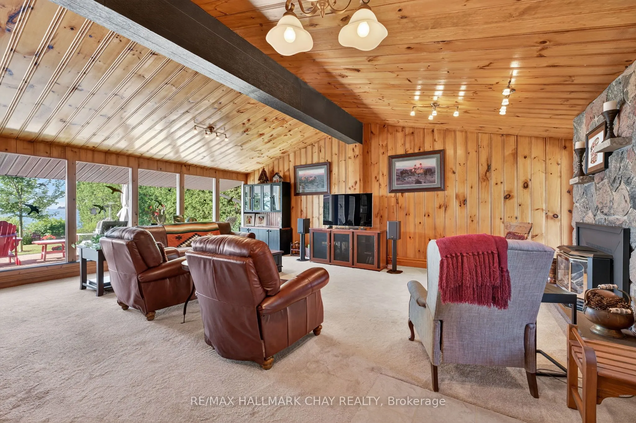 7 Lakeshore Road E