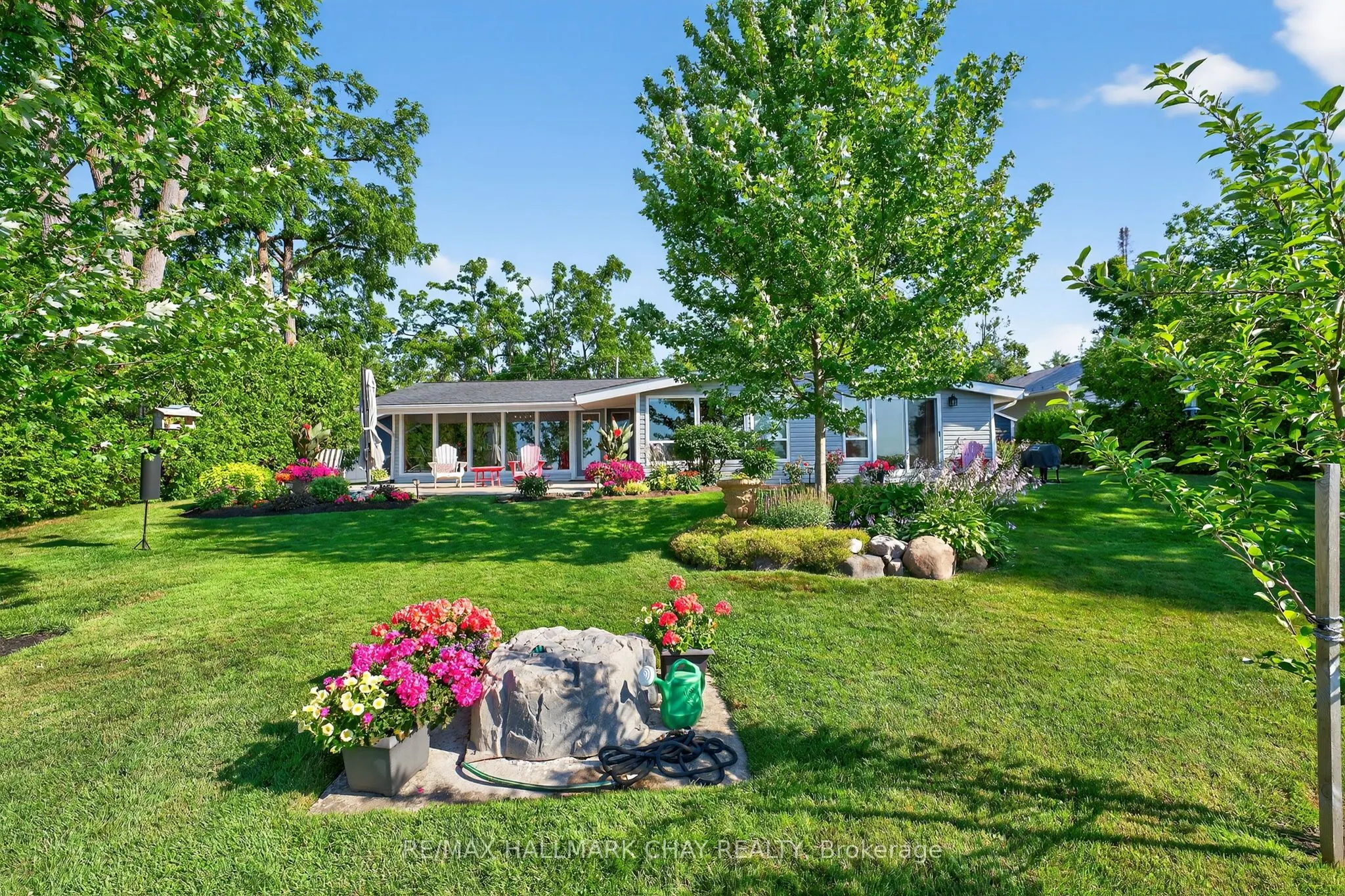 7 Lakeshore Road E