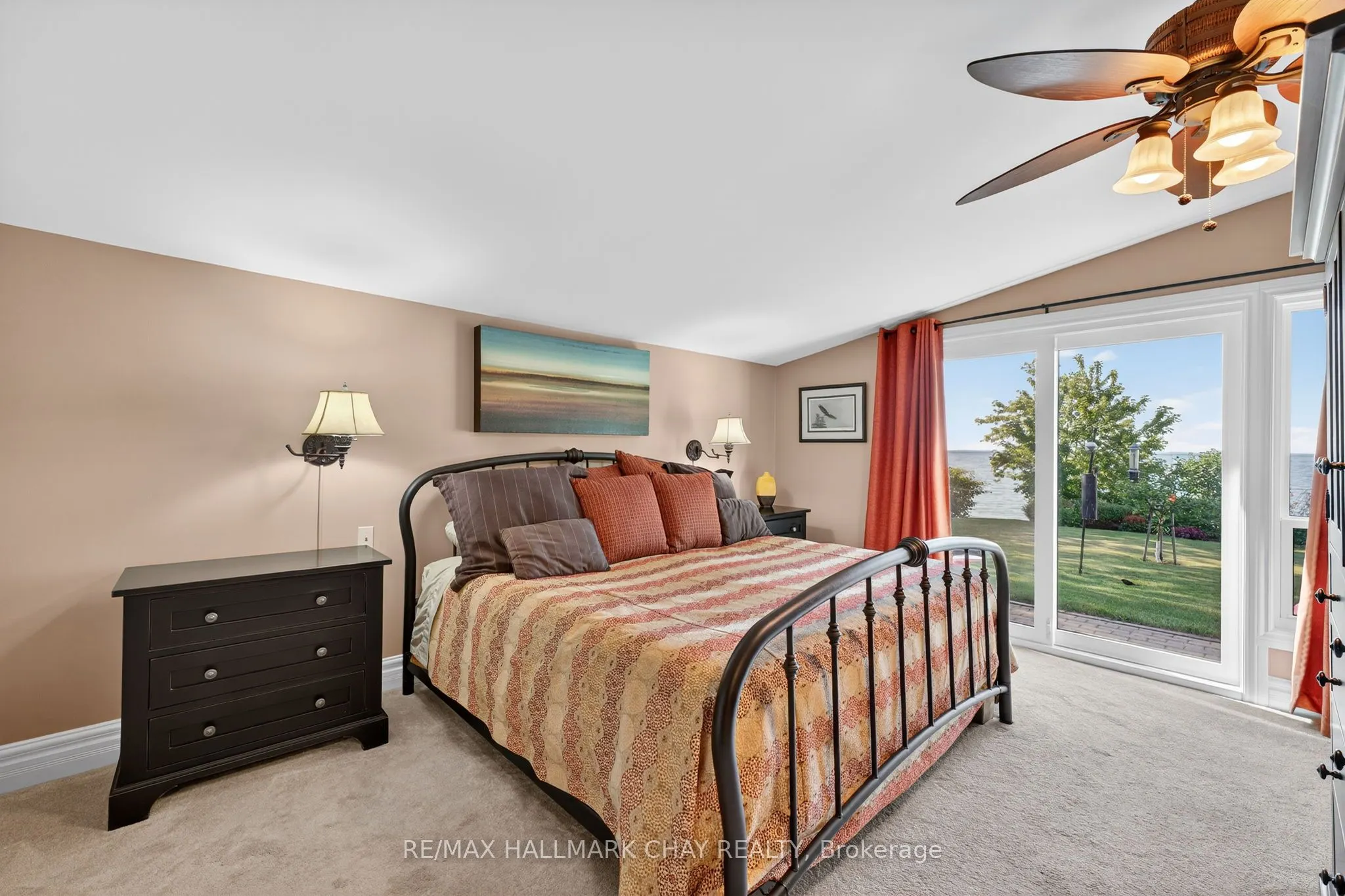 7 Lakeshore Road E
