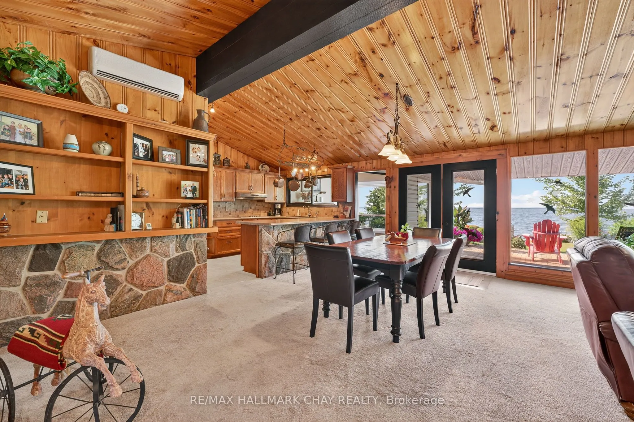 7 Lakeshore Road E