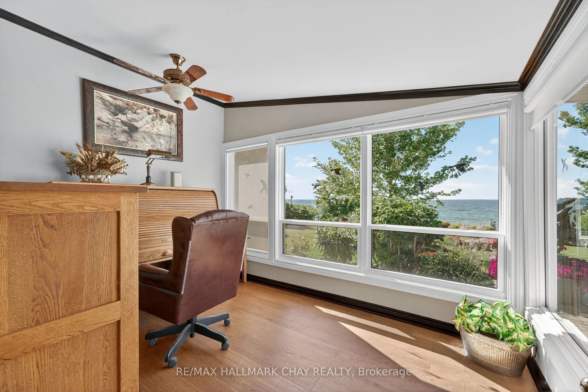 7 Lakeshore Road E