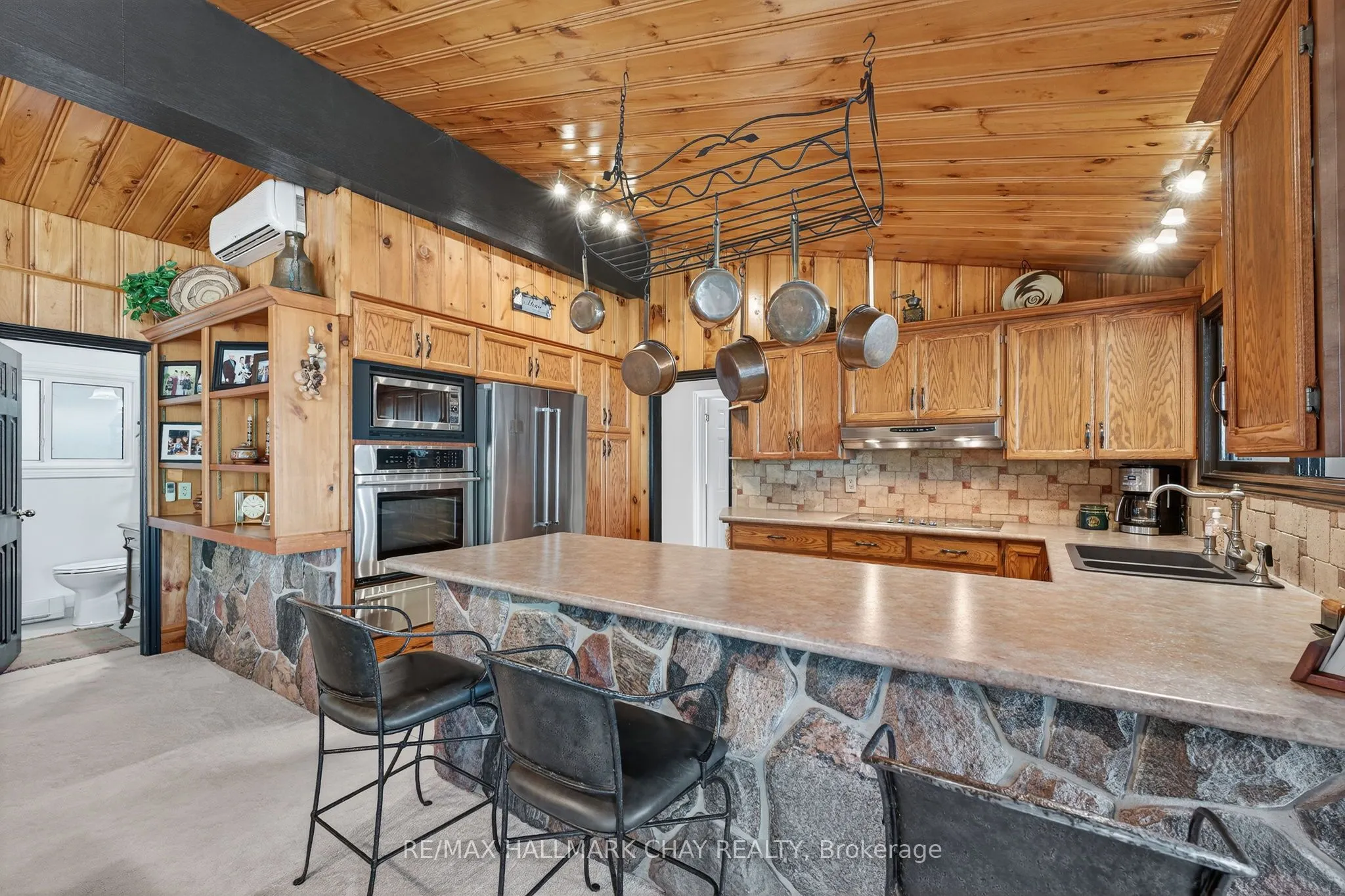 7 Lakeshore Road E