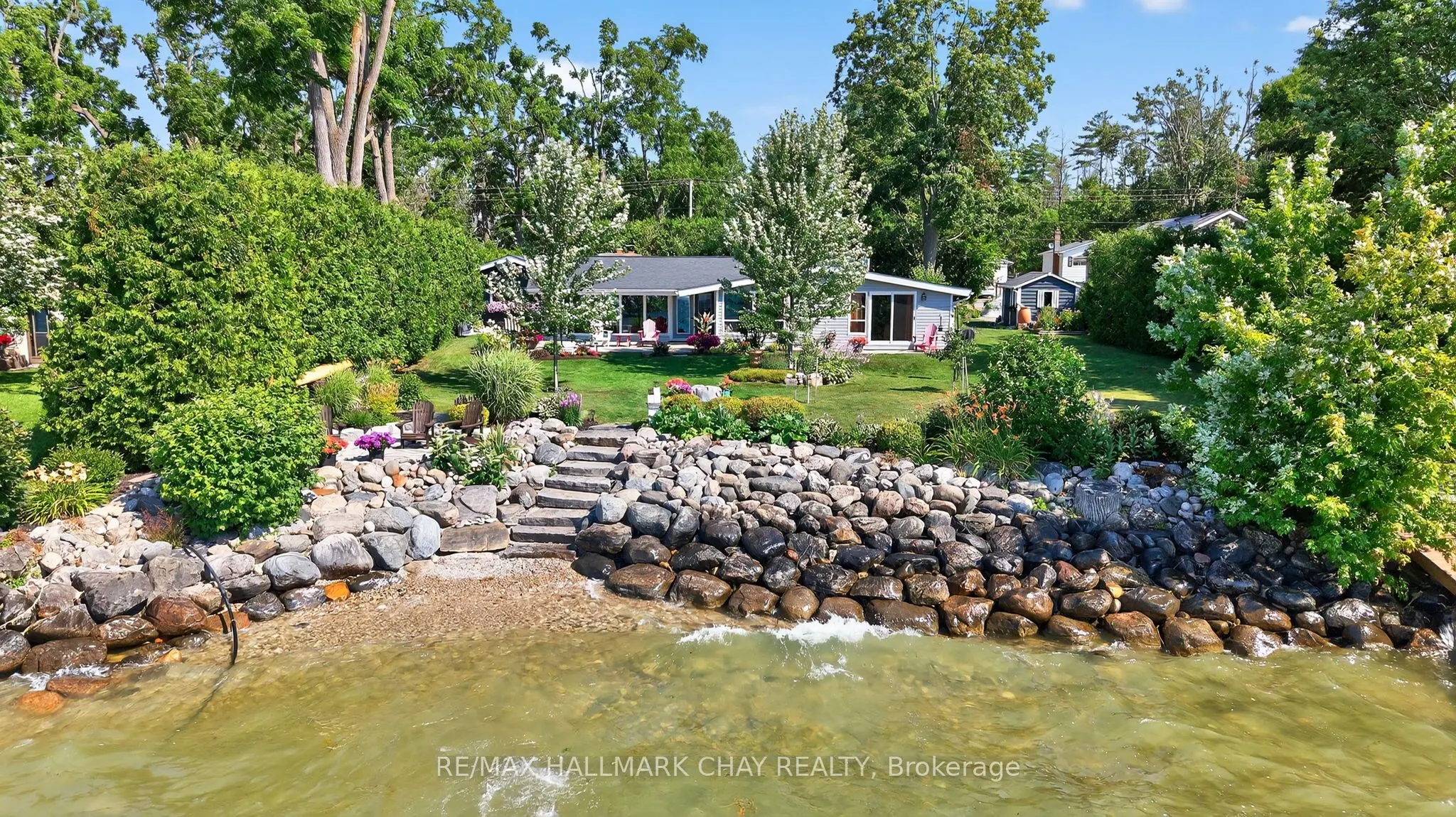 7 Lakeshore Road E