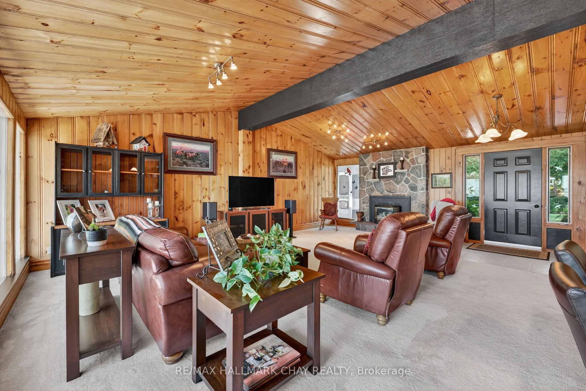 7 Lakeshore Road E
