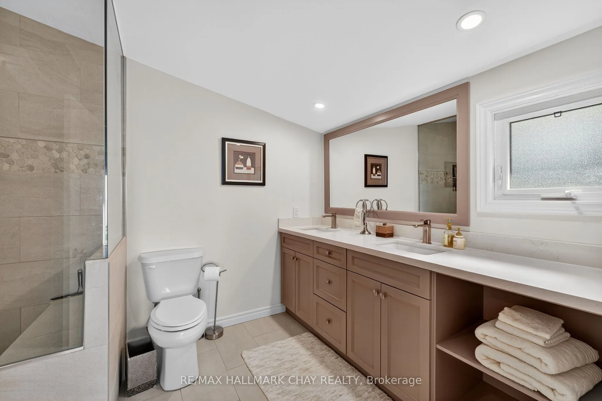 7 Lakeshore Road E