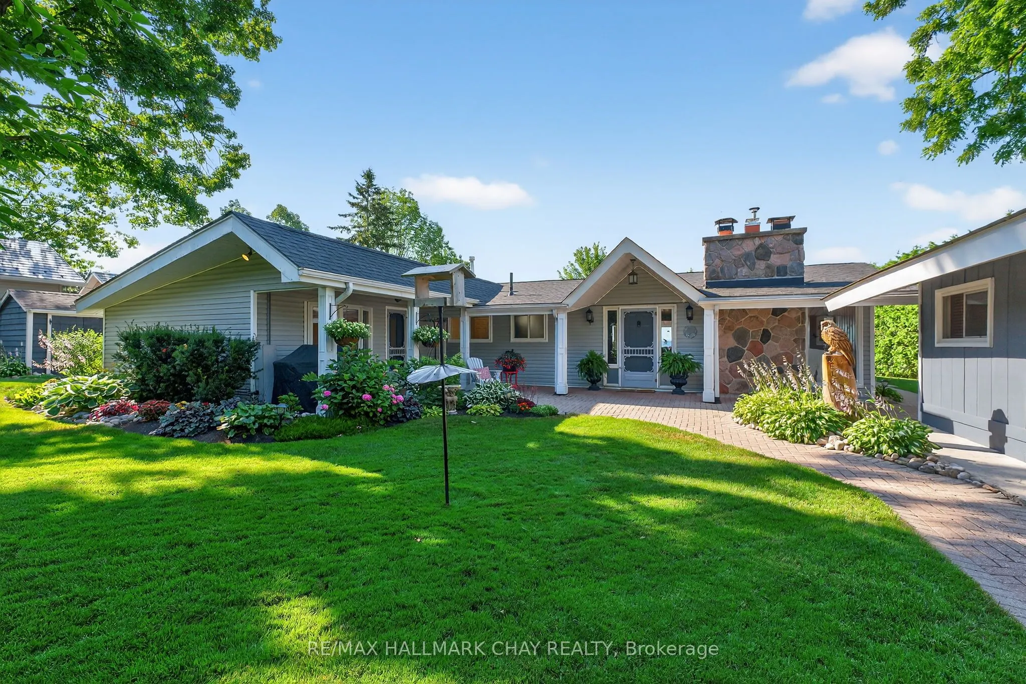 7 Lakeshore Road E