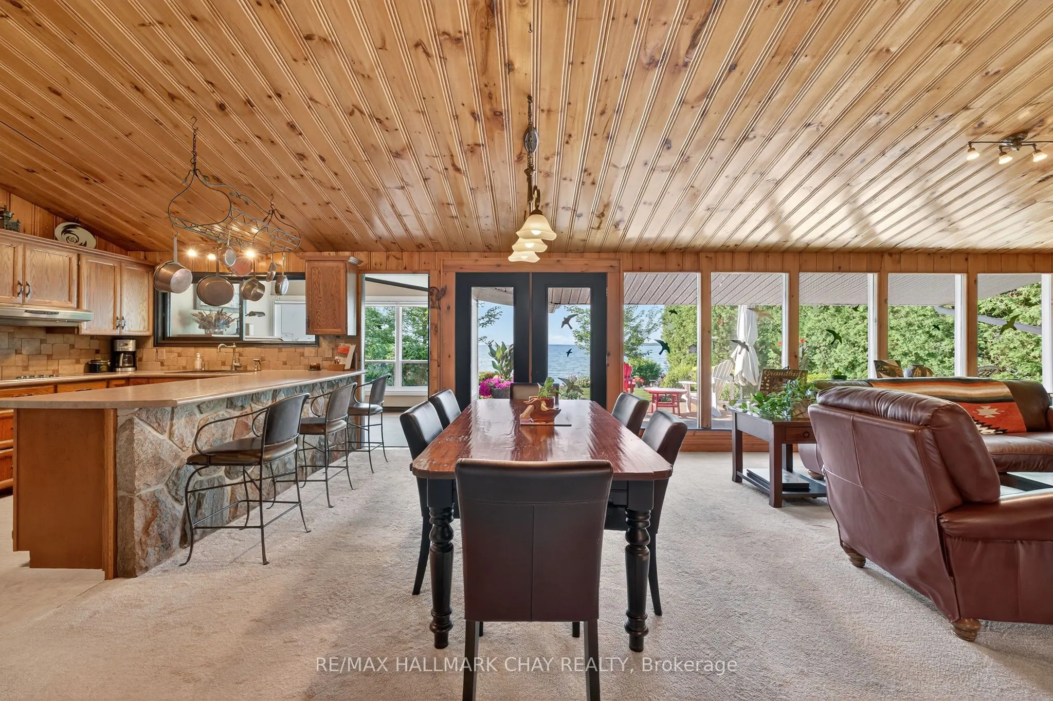 7 Lakeshore Road E