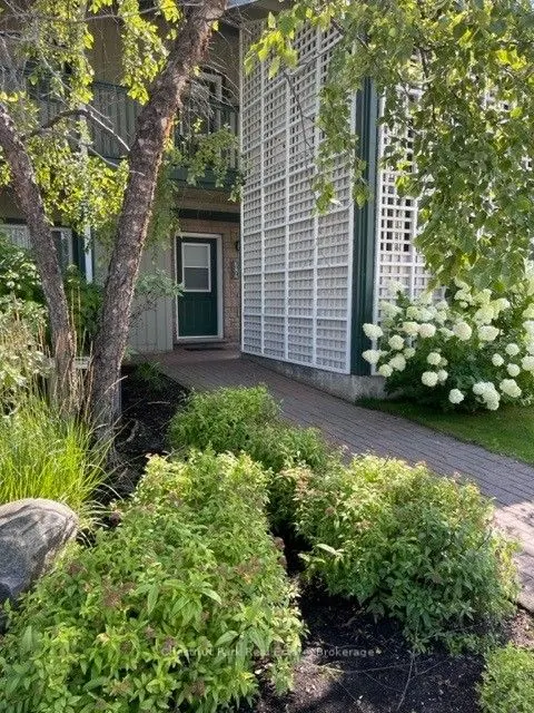 684 Johnston Park Avenue, #14