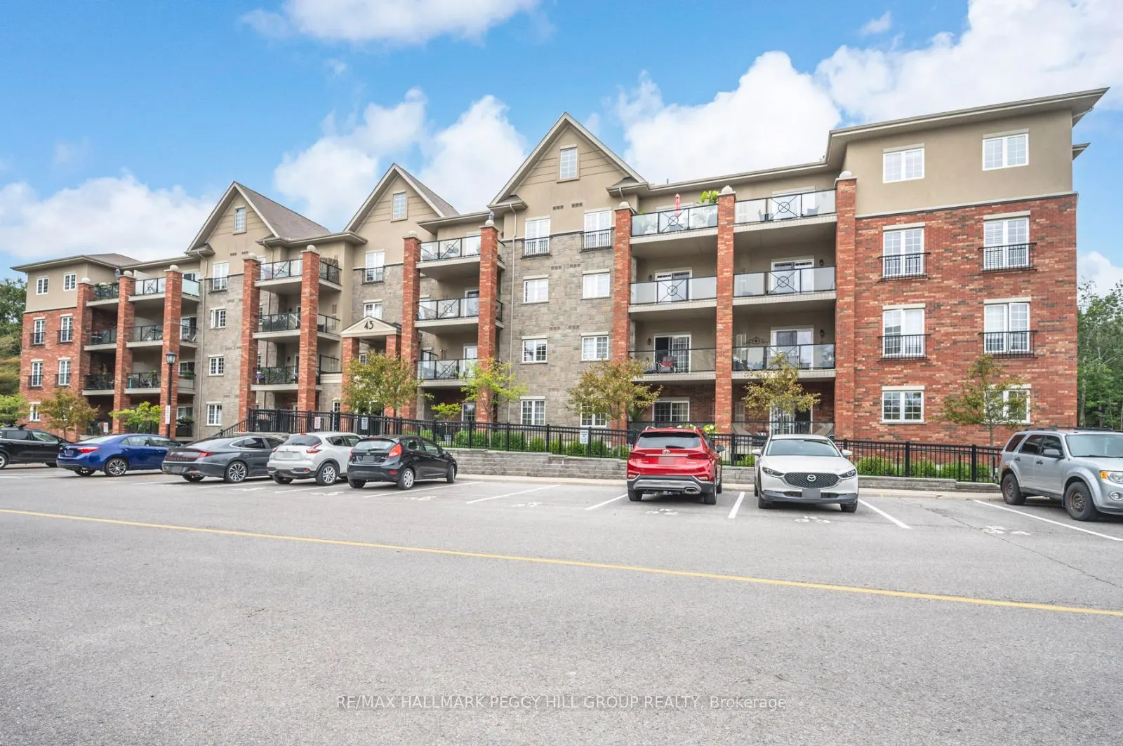 43 Ferndale Drive S, #305