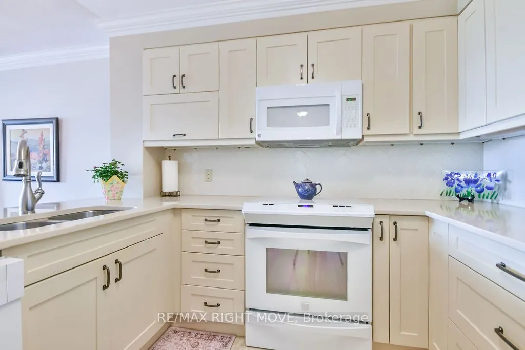 150 Dunlop Street E, #1108