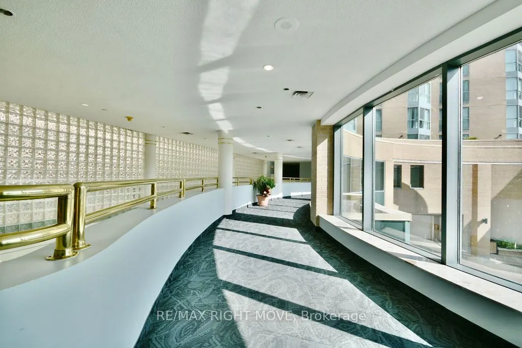 150 Dunlop Street E, #1108