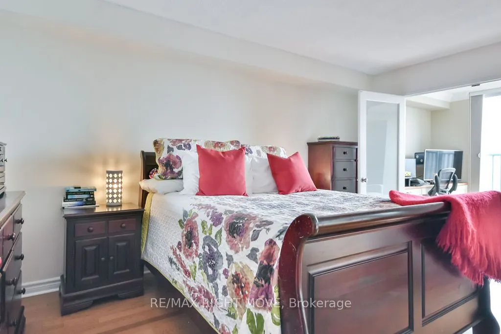 150 Dunlop Street E, #1108