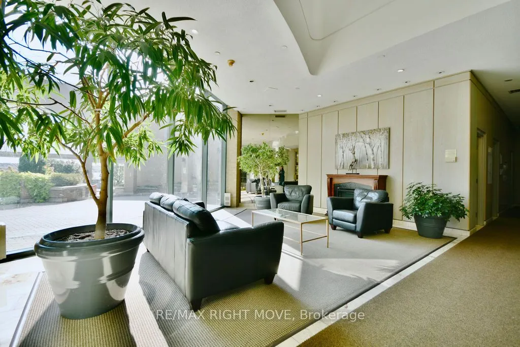 150 Dunlop Street E, #1108