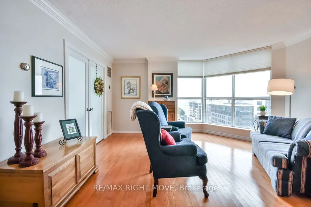 150 Dunlop Street E, #1108