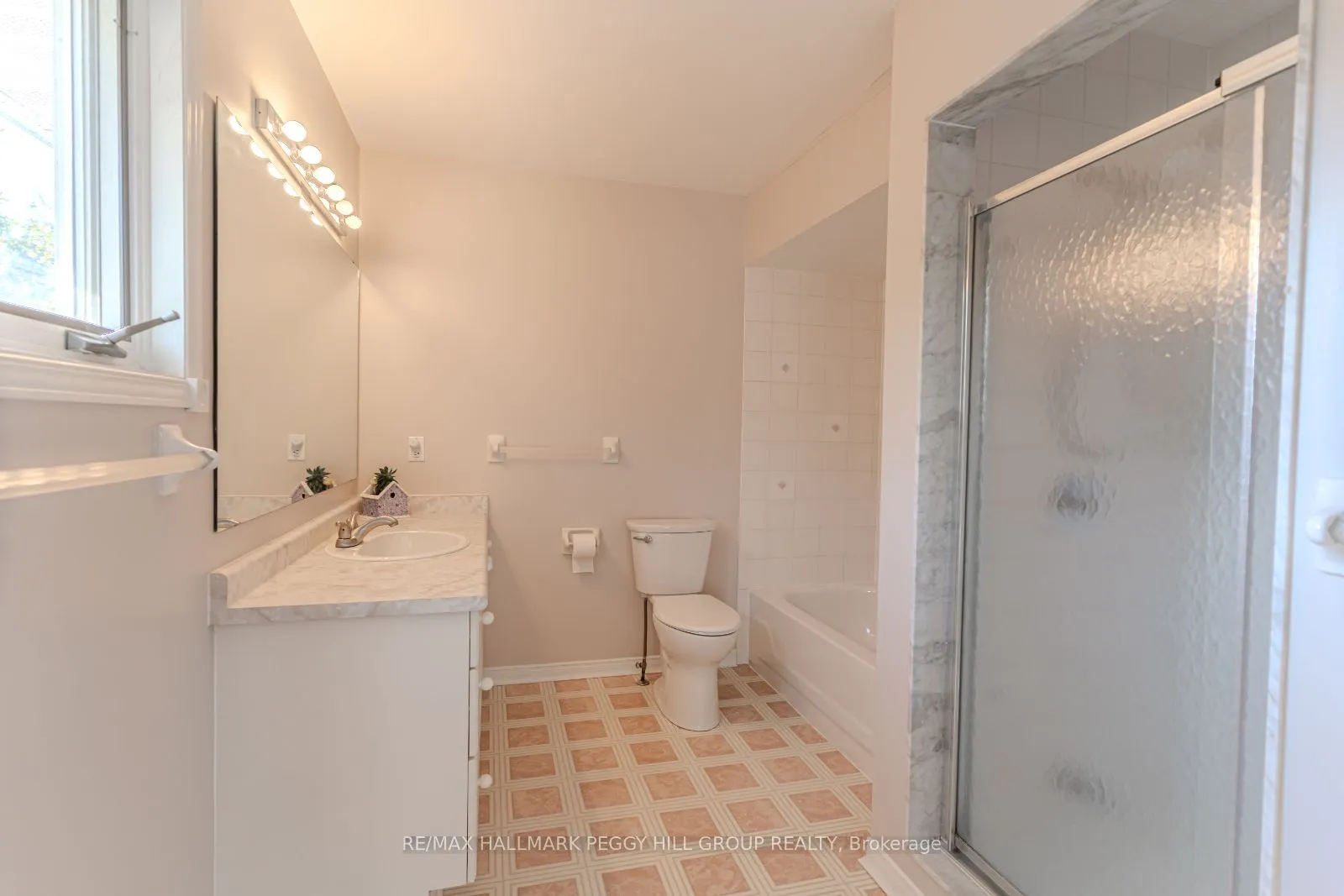 40 Museum Drive, #402