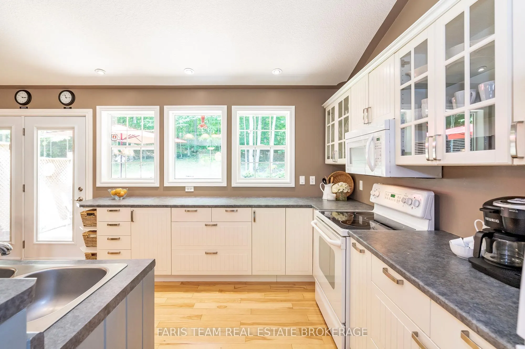 85 Farlain Lake Road E