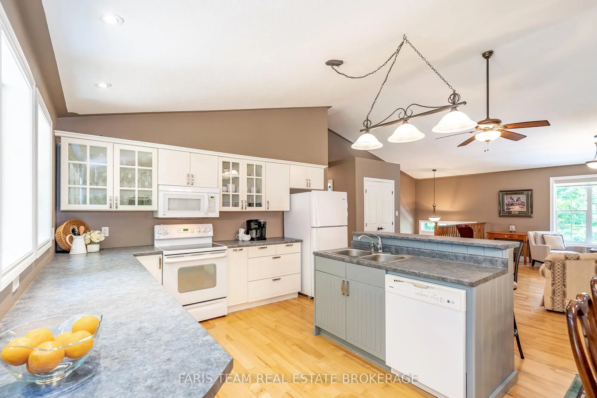 85 Farlain Lake Road E