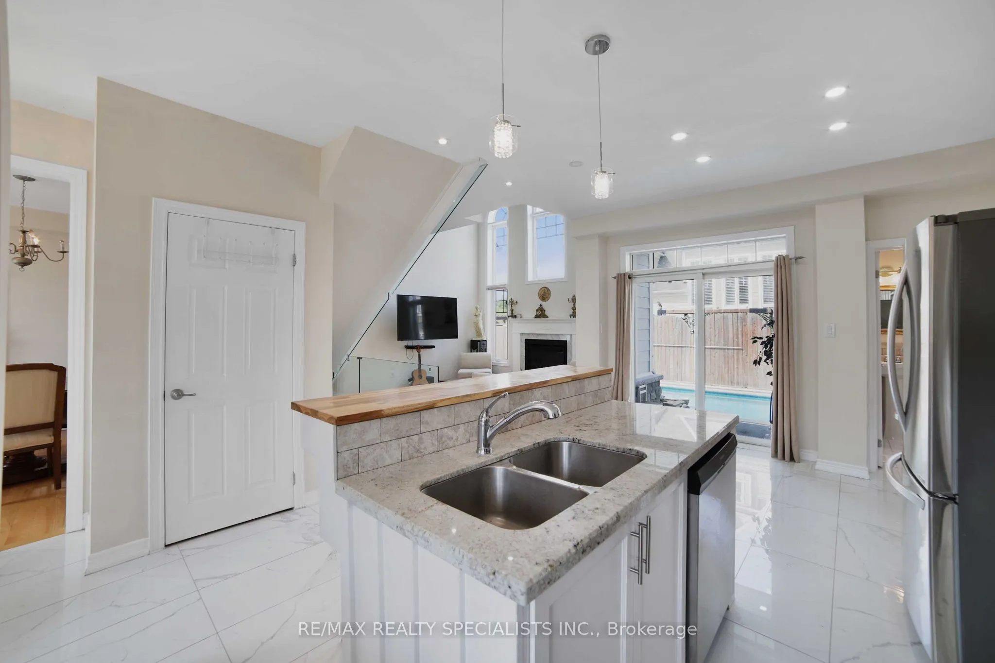 61 Riverwalk Place