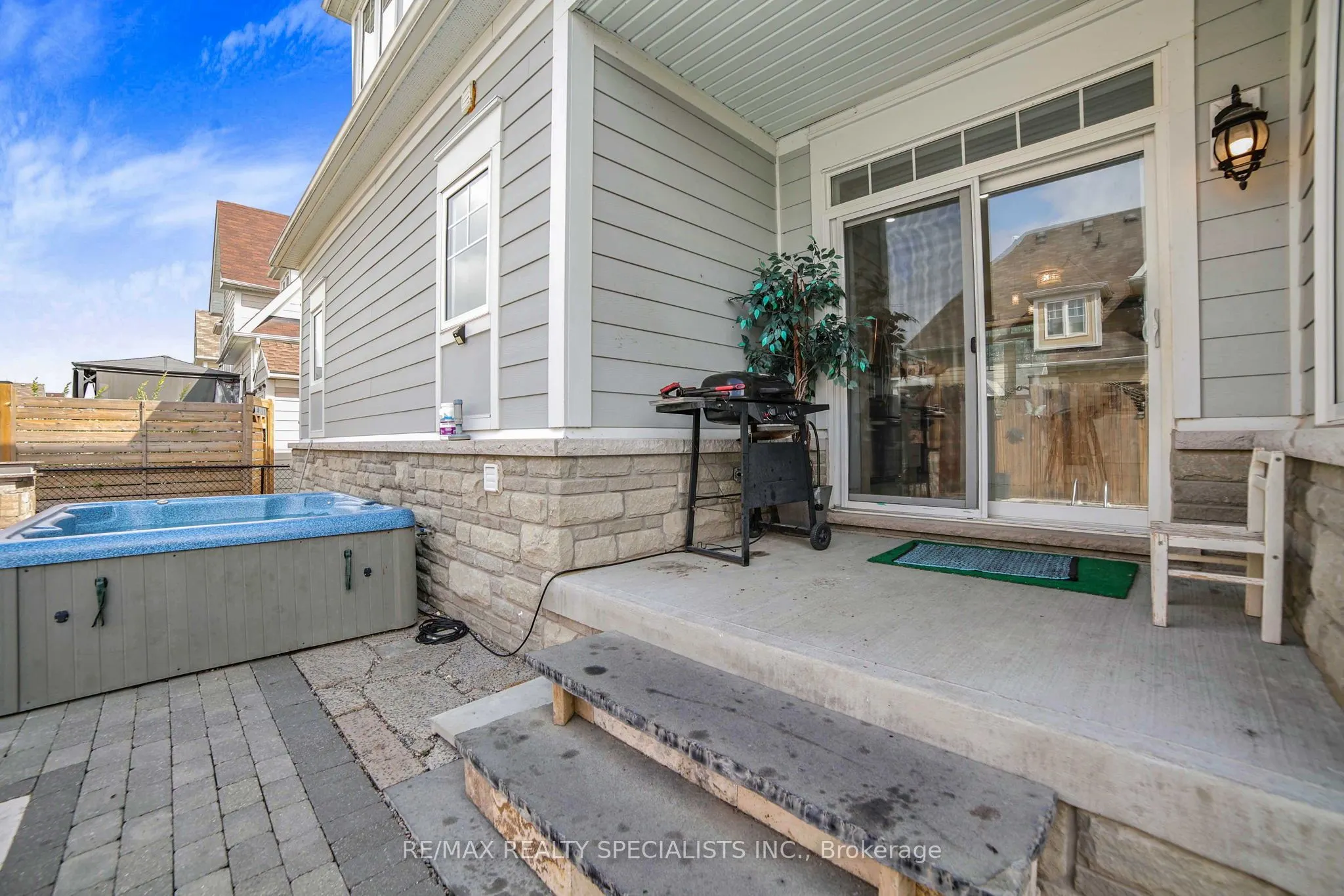 61 Riverwalk Place