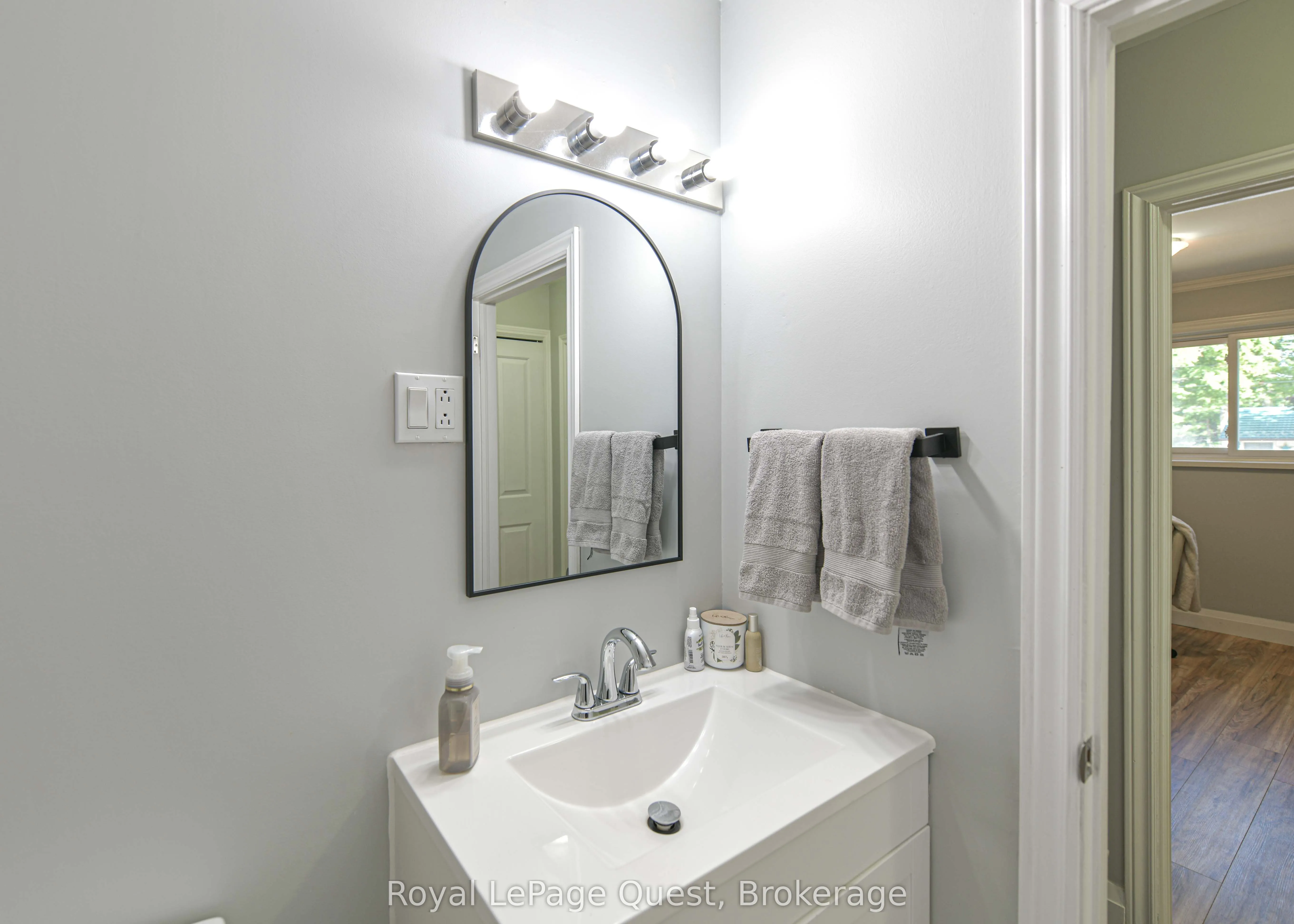 401 Mississaga Street W