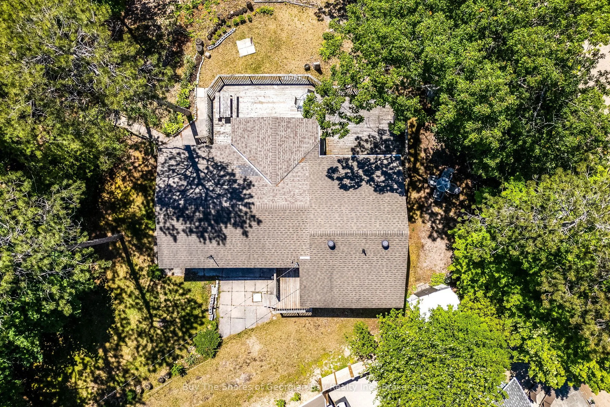 8 NASSAU Court