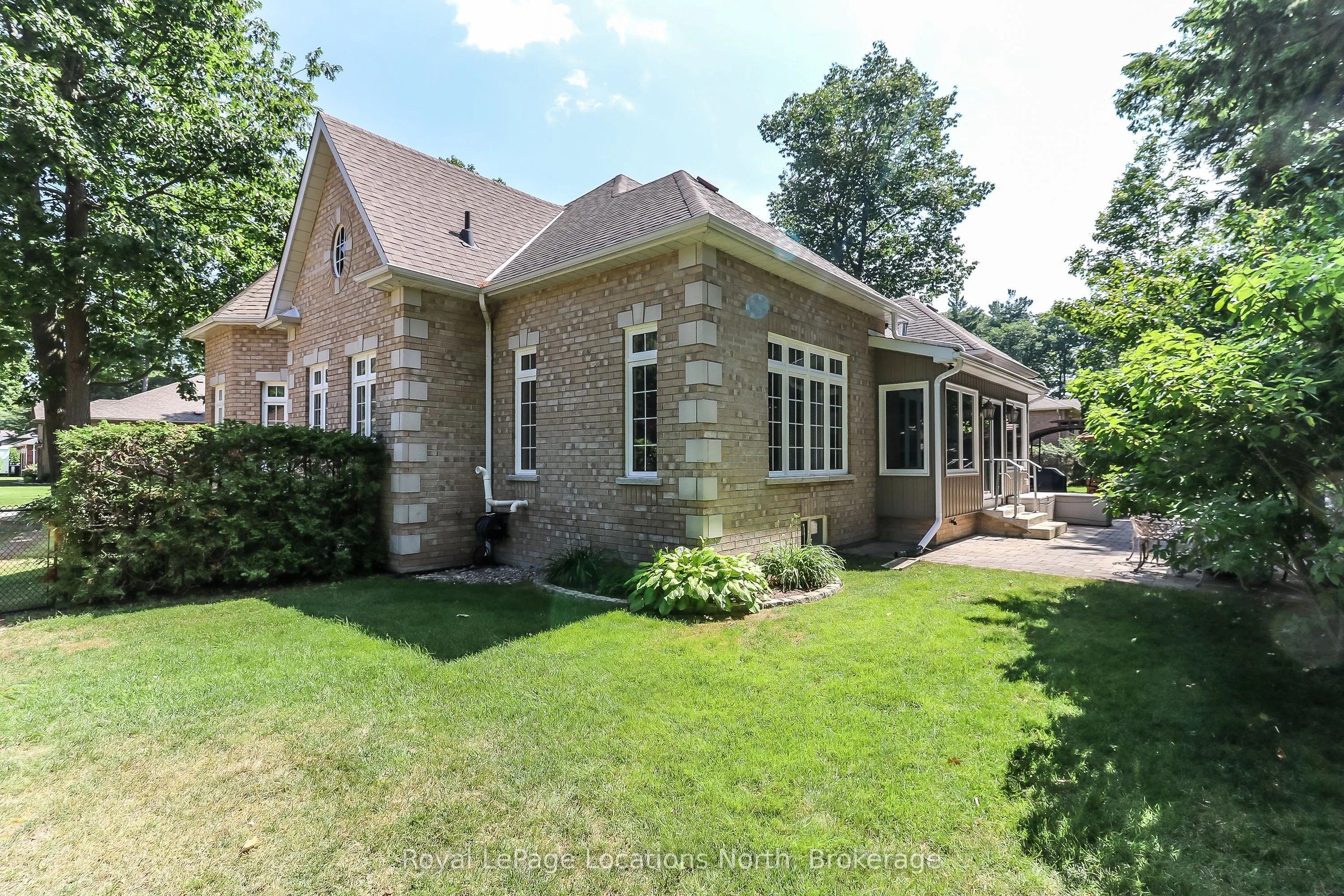 15 Downer Crescent