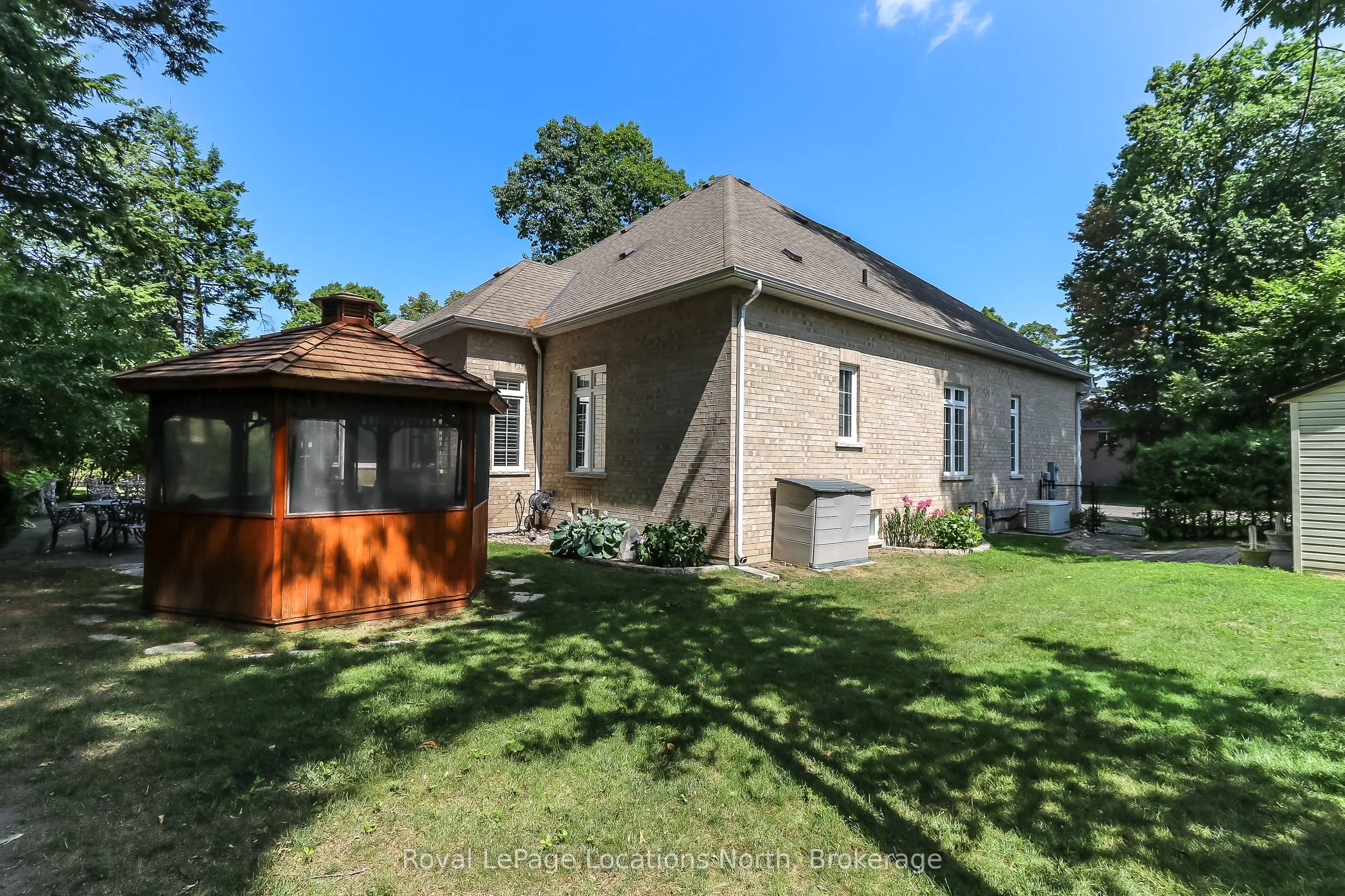 15 Downer Crescent