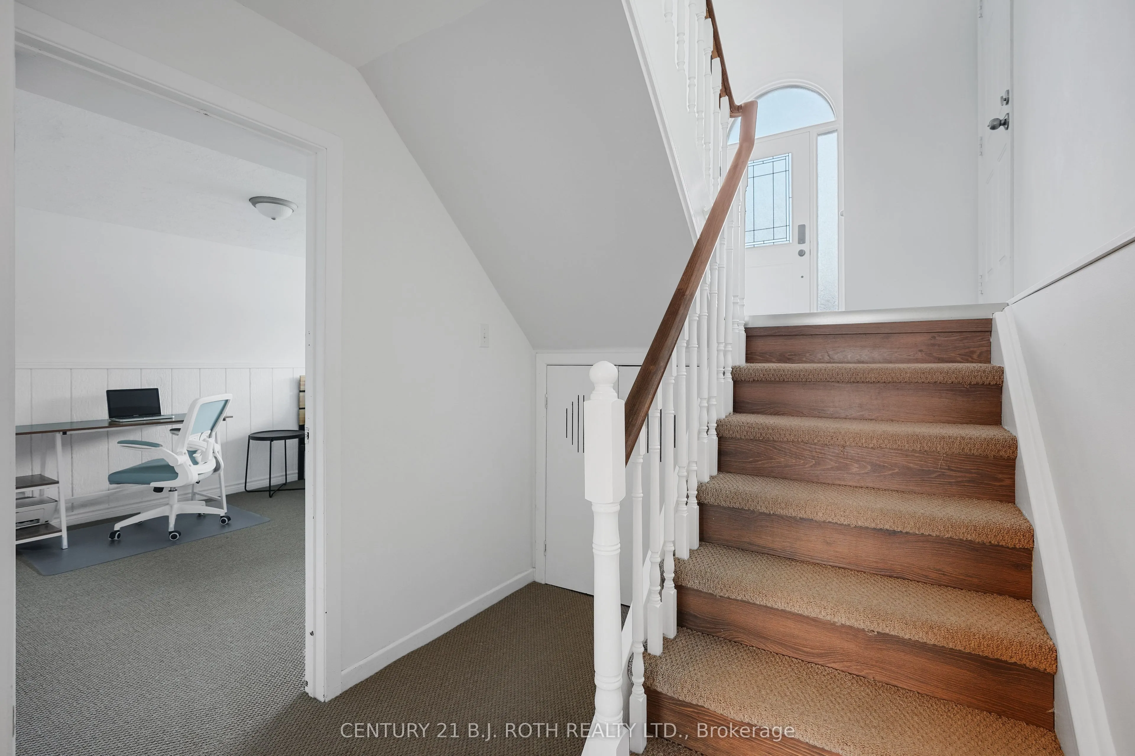 258 COLLEGIATE Drive