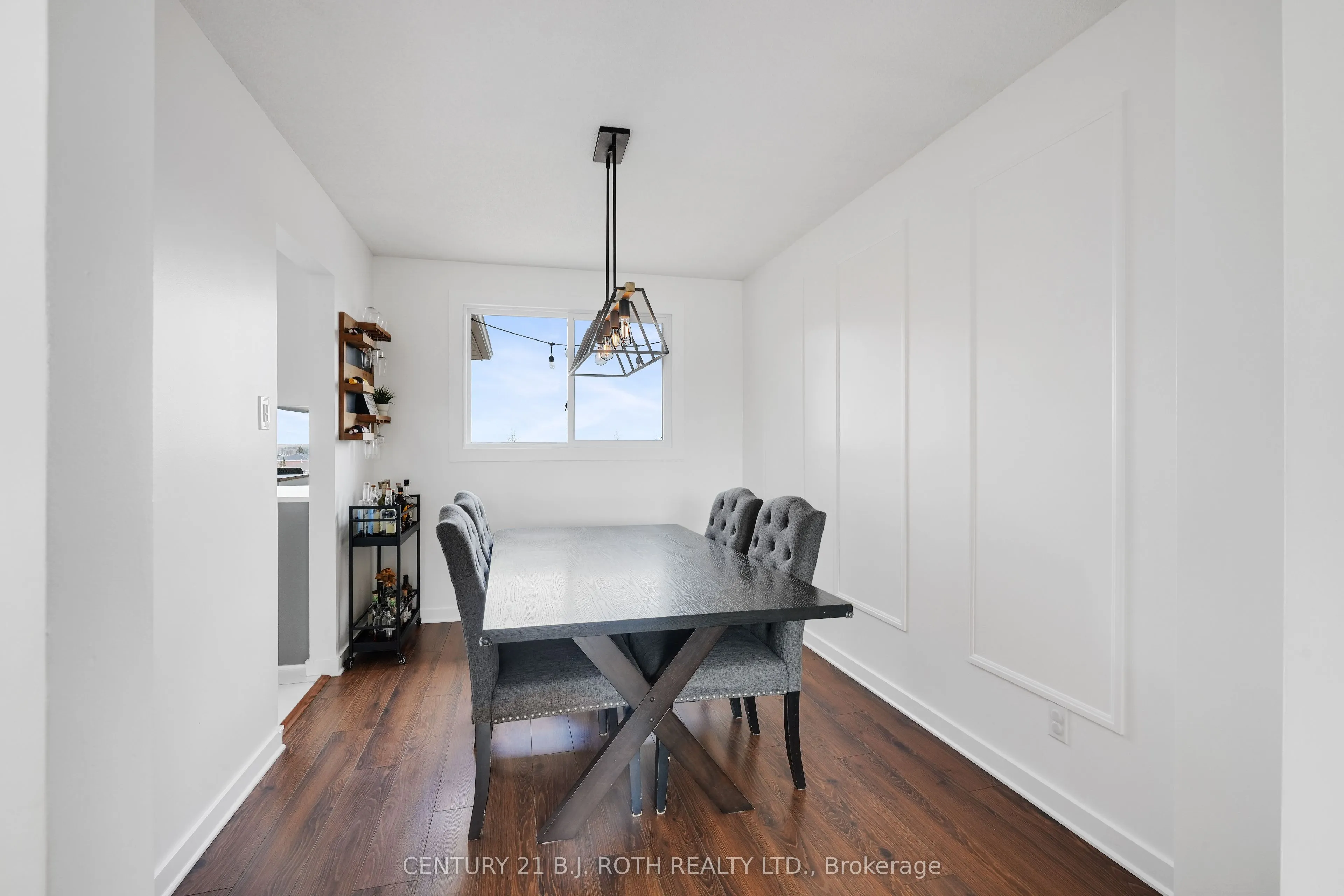 258 COLLEGIATE Drive