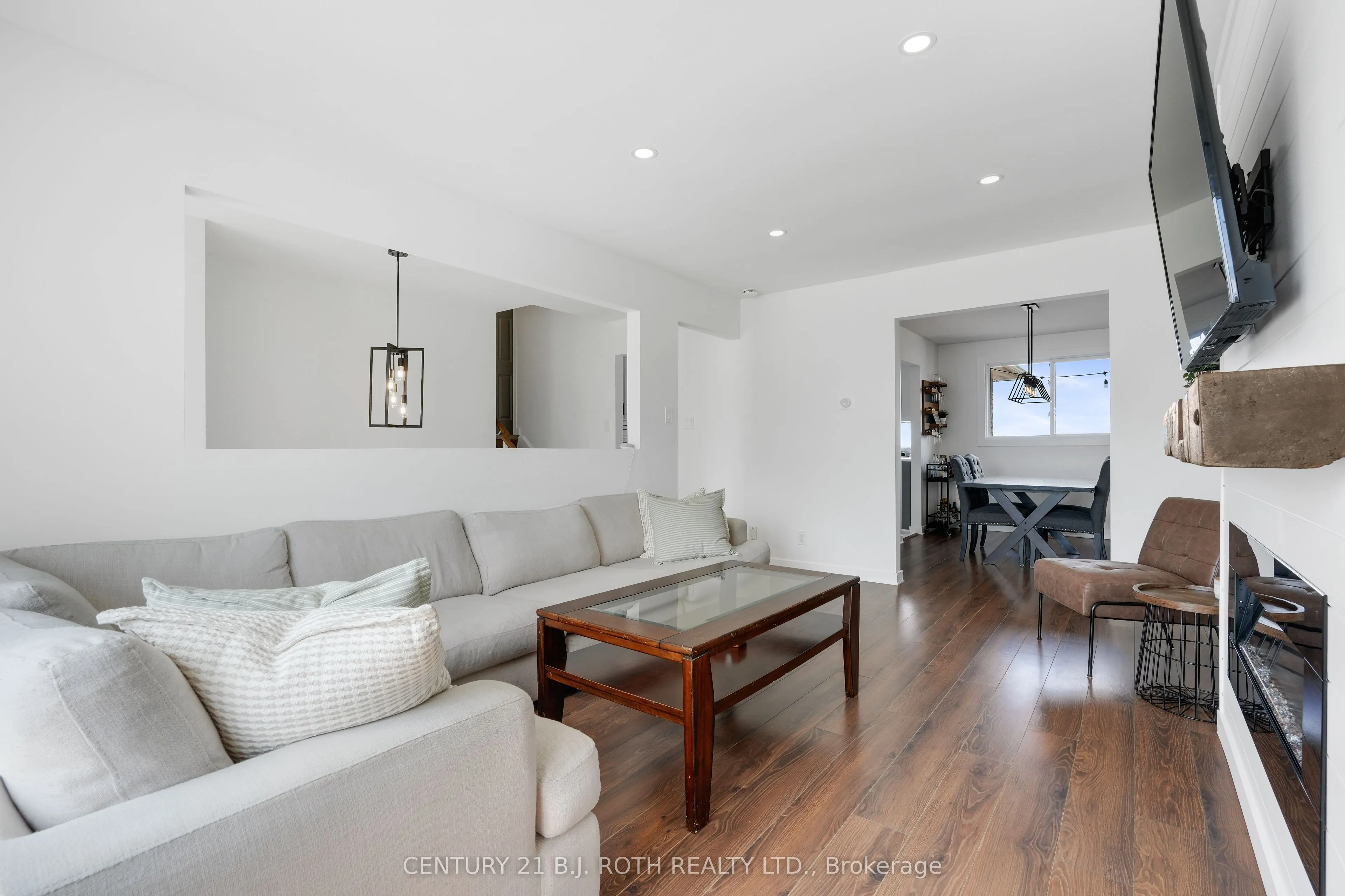 258 COLLEGIATE Drive